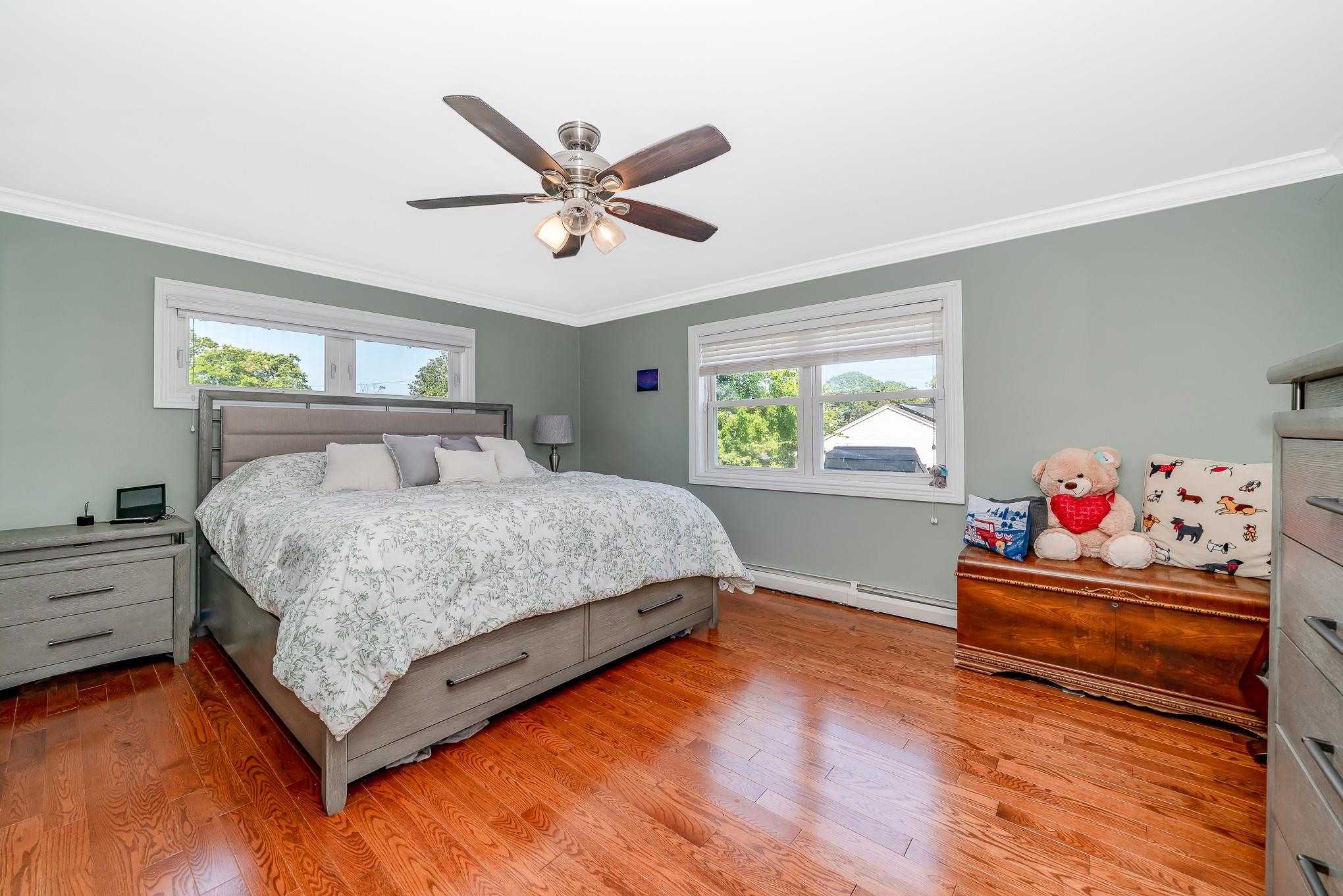 Merrick, New York, 11566, United States, 4 Bedrooms Bedrooms, ,2 BathroomsBathrooms,Residential,For Sale,1931896
