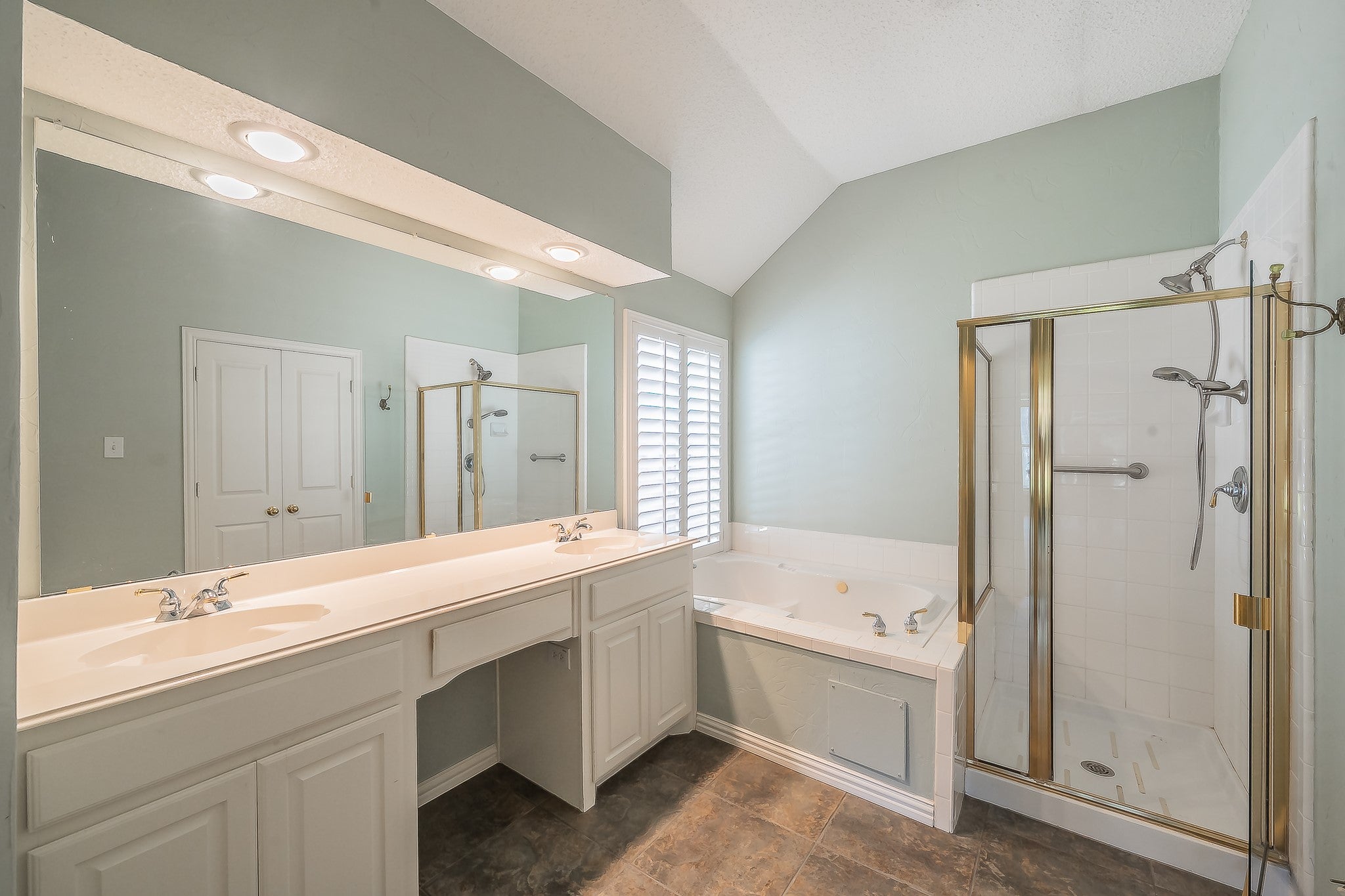 Grapevine, Texas, 76051, United States, 3 Bedrooms Bedrooms, ,2 BathroomsBathrooms,Residential,For Sale,1973770