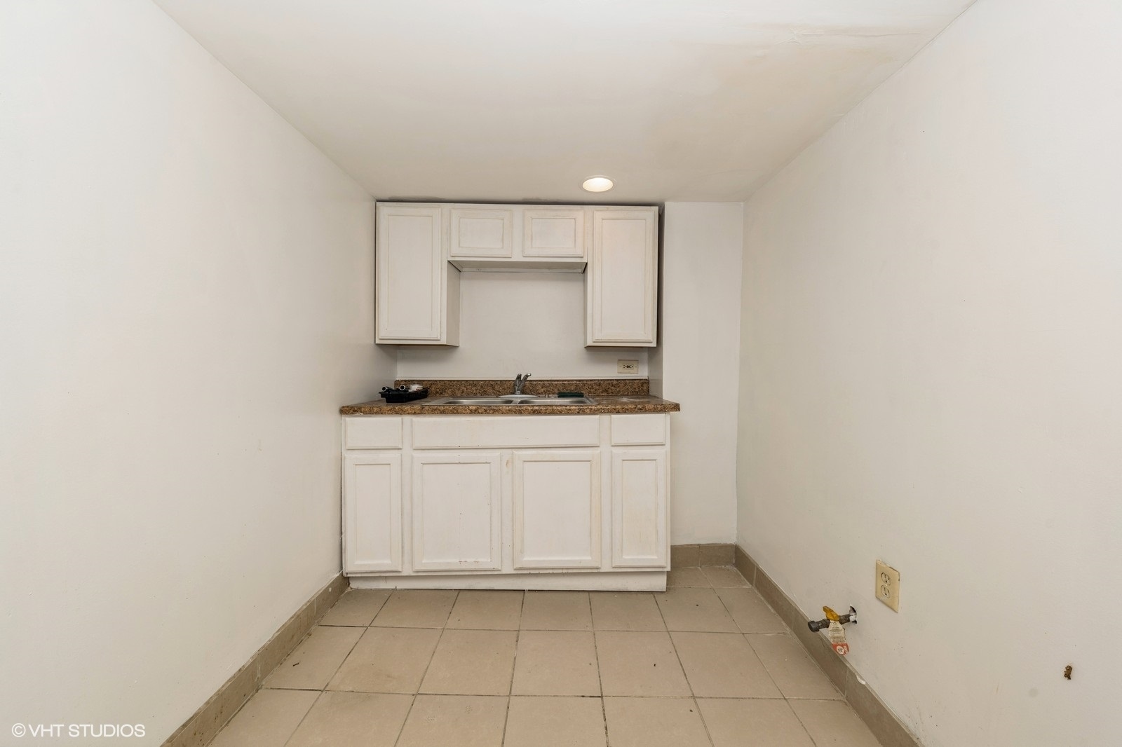 Chicago, Illinois, 60649, United States, 10 Bedrooms Bedrooms, ,Residential,For Sale,1926299