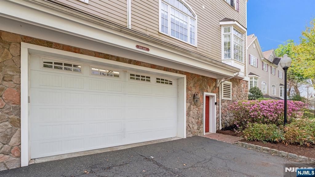 Morristown Town, New Jersey, 07960, United States, 2 Bedrooms Bedrooms, ,3 BathroomsBathrooms,Residential,For Sale,1787581