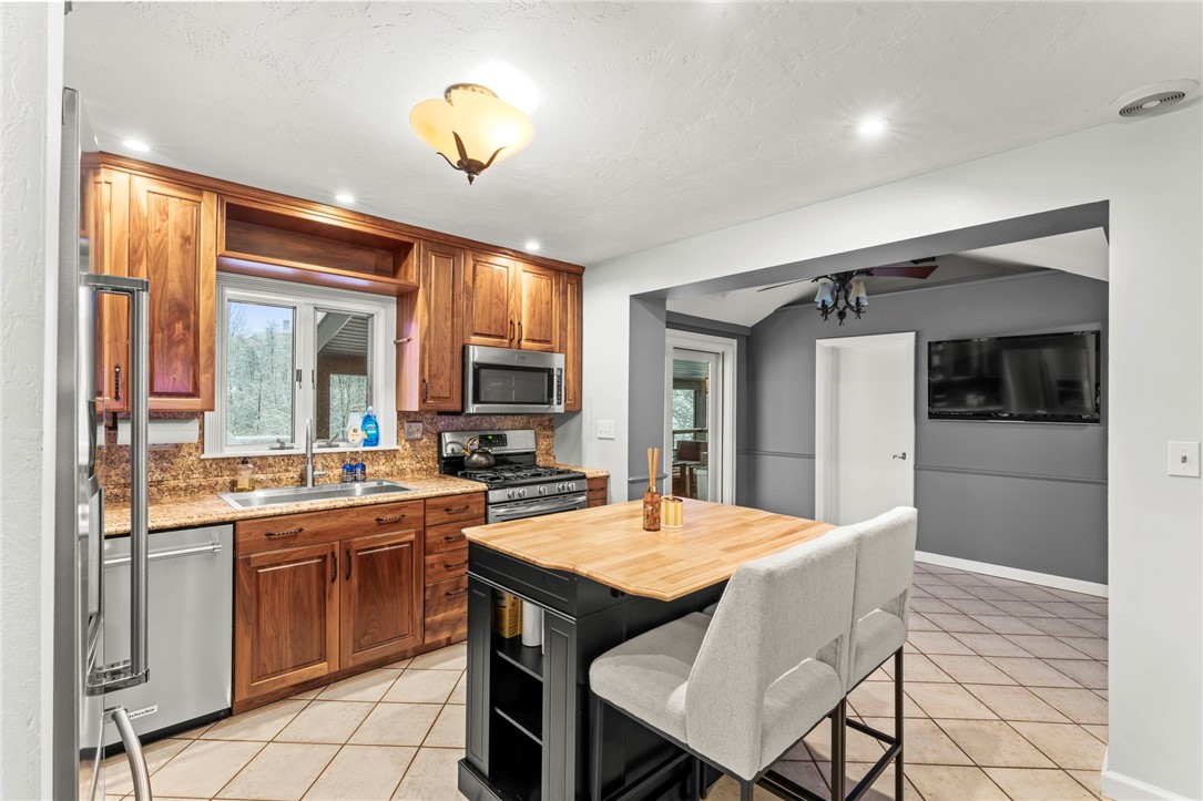 Venetia, Pennsylvania, 15367, United States, 3 Bedrooms Bedrooms, ,3 BathroomsBathrooms,Residential,For Sale,2001468