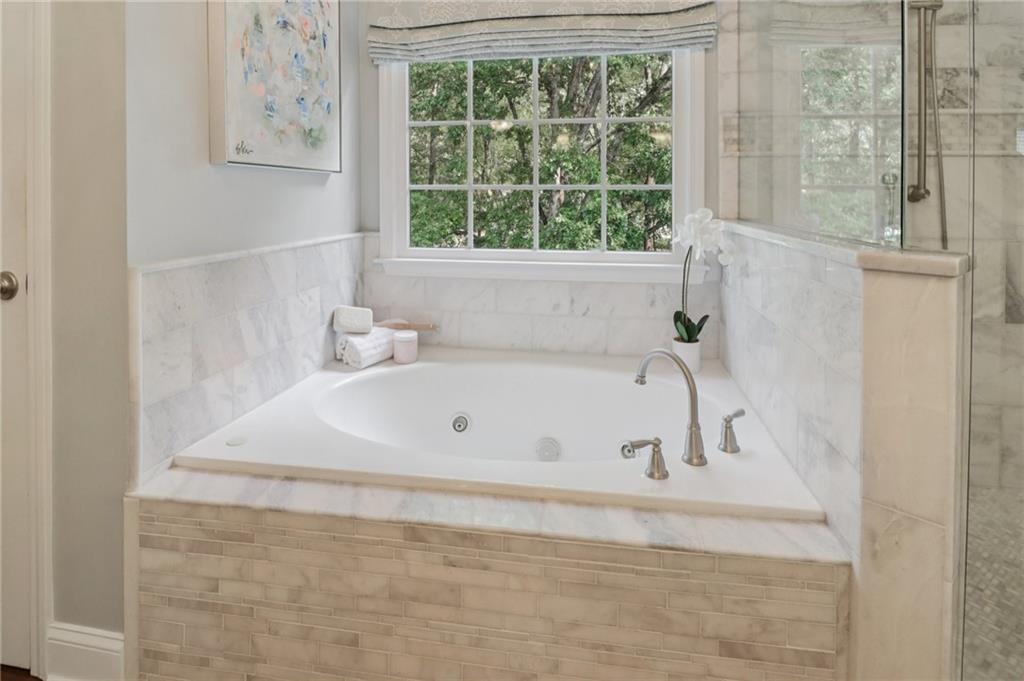 Alpharetta, Georgia, 30009, United States, 5 Bedrooms Bedrooms, ,4 BathroomsBathrooms,Residential,For Sale,1976407