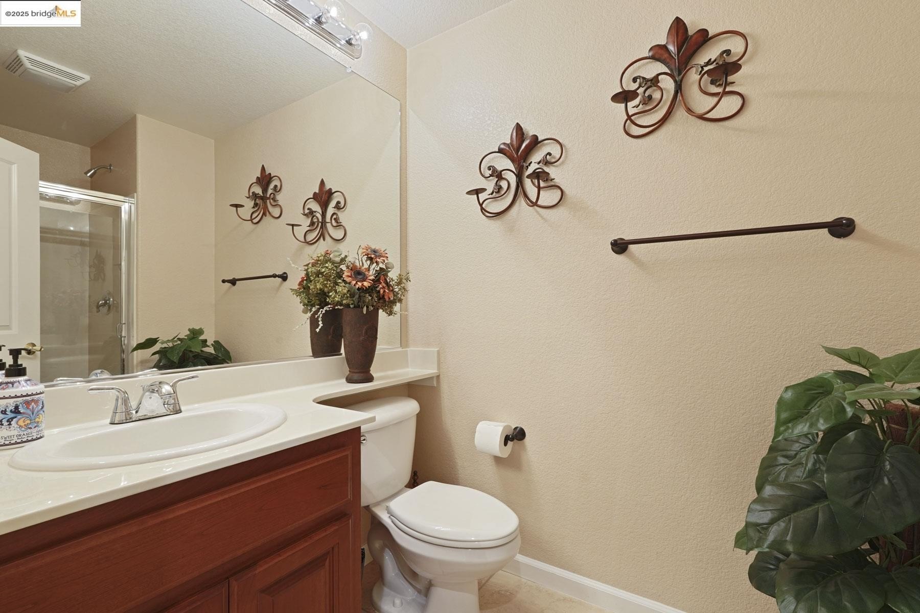 Galt, California, 95632, United States, 5 Bedrooms Bedrooms, ,3 BathroomsBathrooms,Residential,For Sale,1895195
