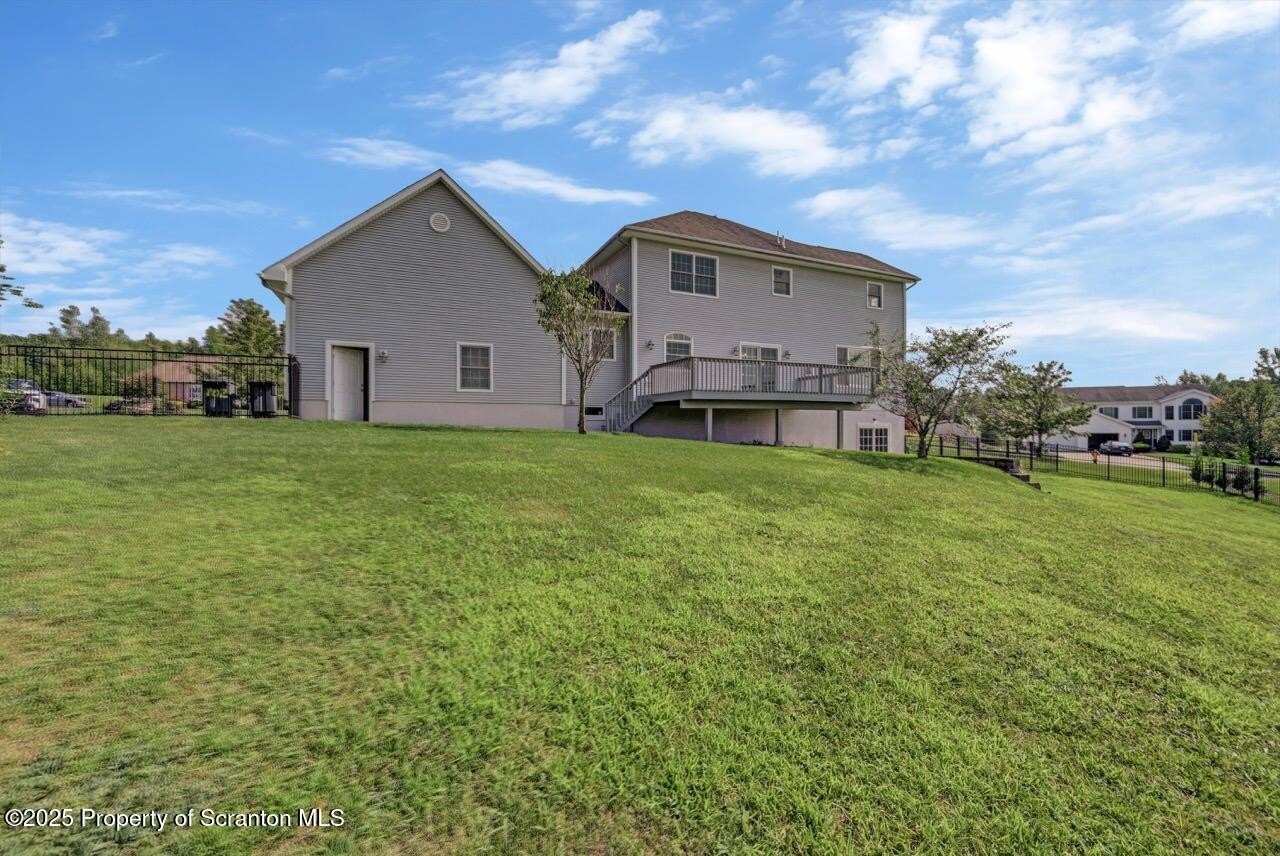 Throop, Pennsylvania, 18512, United States, 3 Bedrooms Bedrooms, ,3 BathroomsBathrooms,Residential,For Sale,1889511