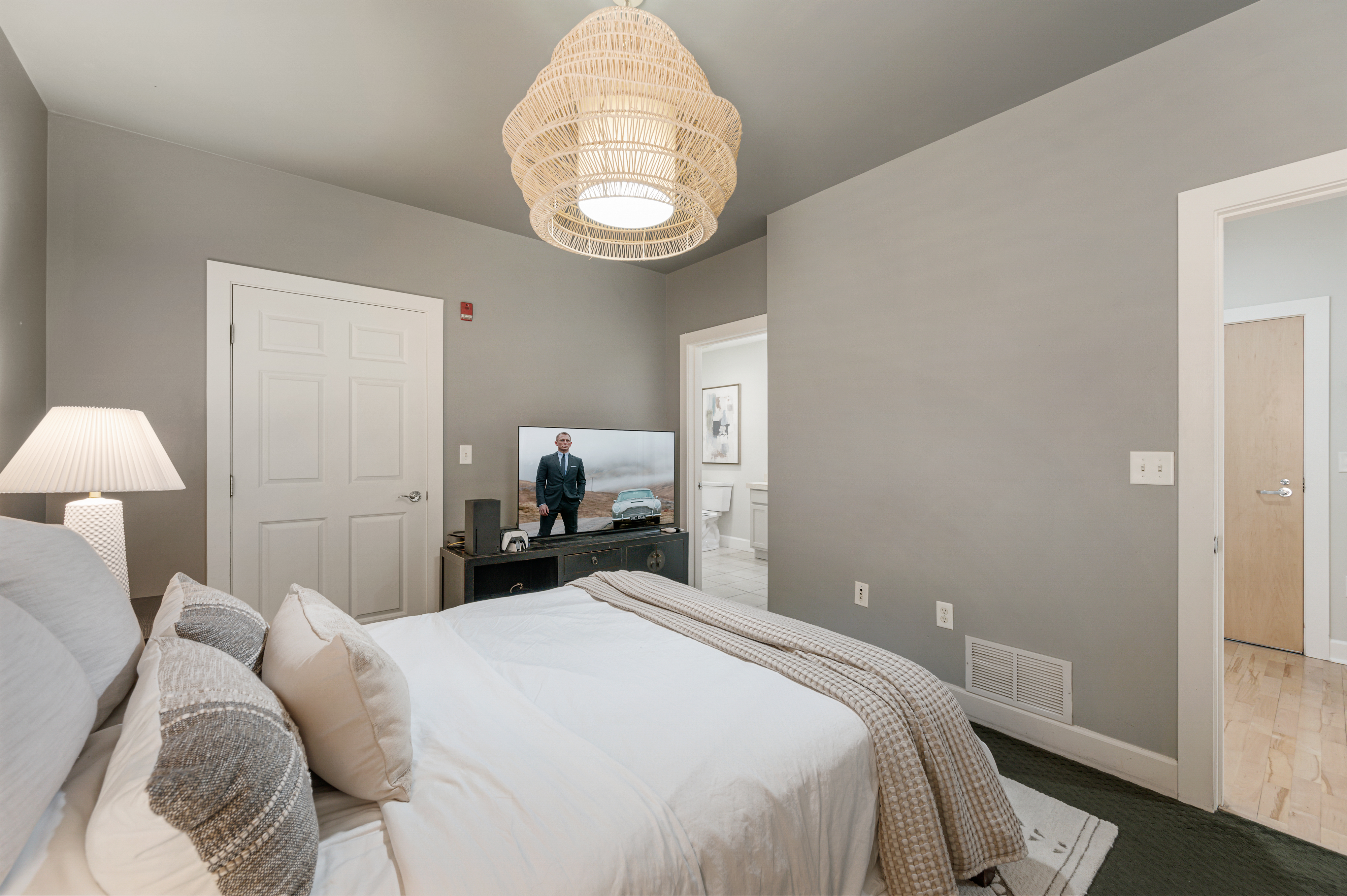  Spacious 1-Bedroom Main Floor Condo in a Prime Location - 物件實景