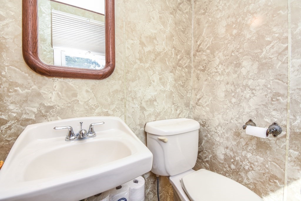 Nahant, Massachusetts, 01908, United States, 4 Bedrooms Bedrooms, ,3 BathroomsBathrooms,Residential,For Sale,1943119