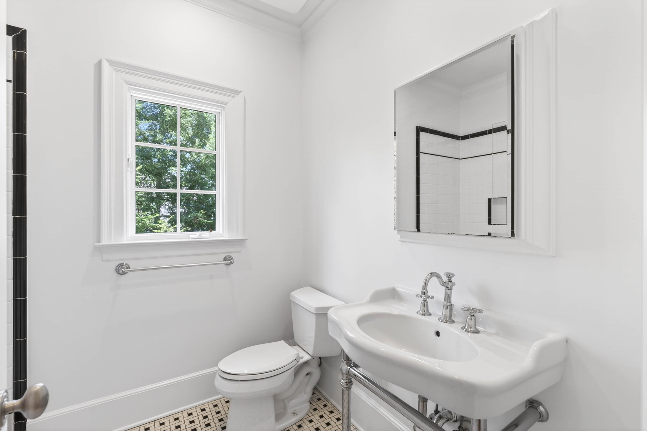  Stunning Estate with Pool Set on 1.3+/- Private Acres - 物件實景