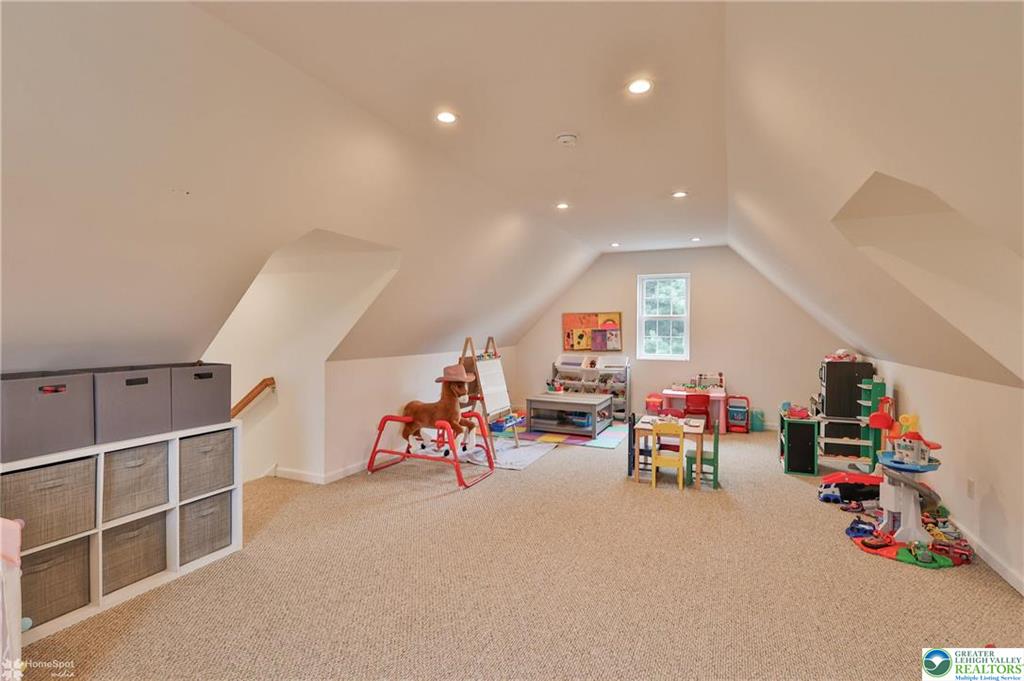 Stroudsburg, Pennsylvania, 18360-6926, United States, 7 Bedrooms Bedrooms, ,4 BathroomsBathrooms,Residential,For Sale,1904497