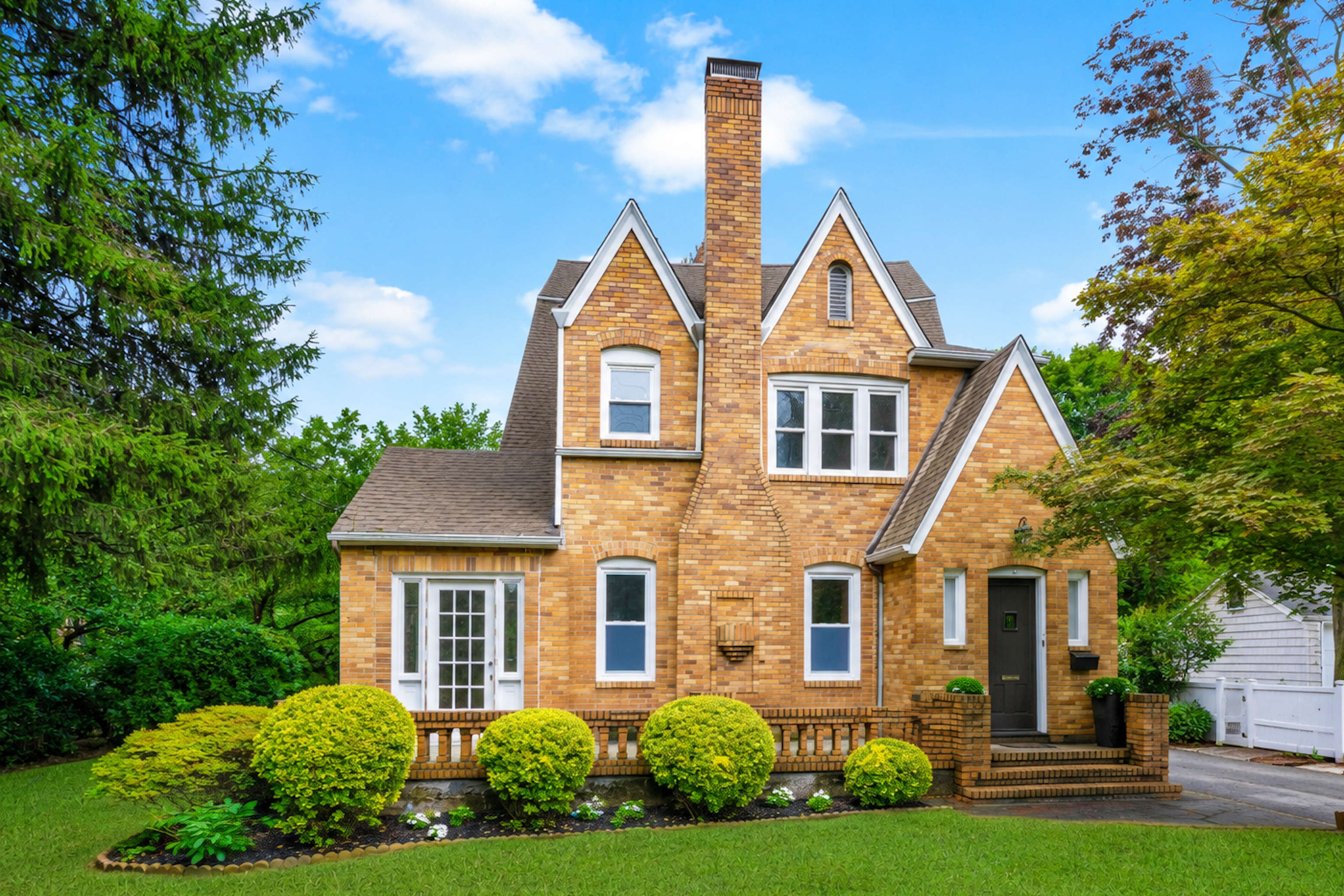  Charming English Cottage Brick Colonial in Scarsdale - 物件實景