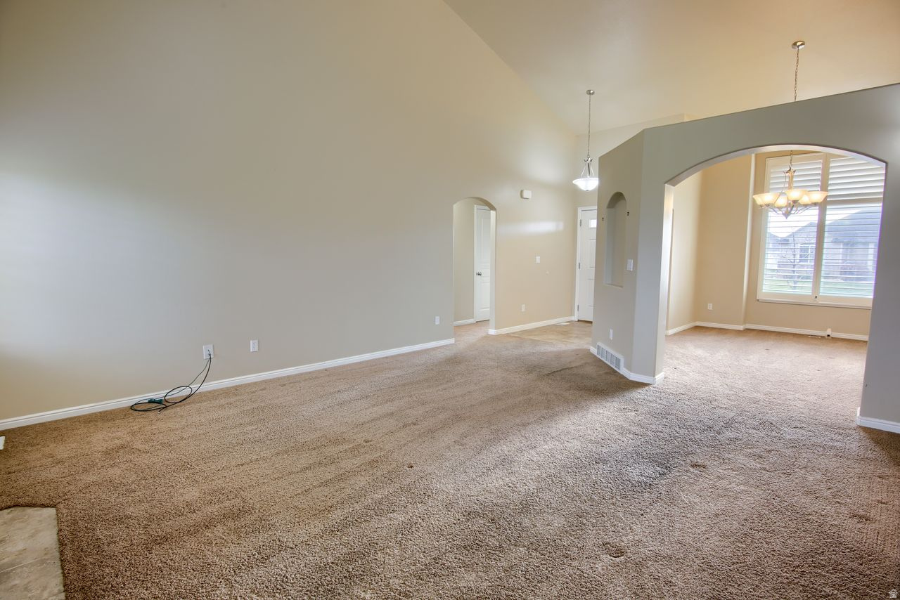 Clinton, Utah, 84015, United States, 6 Bedrooms Bedrooms, ,3 BathroomsBathrooms,Residential,For Sale,1995951