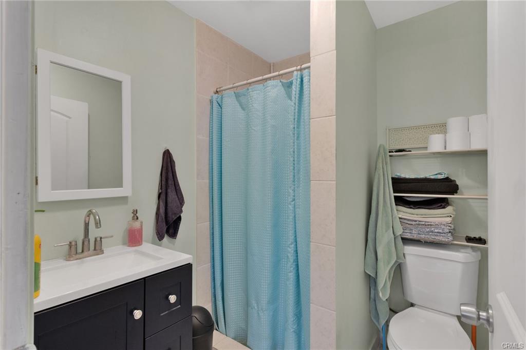 Los Angeles, California, 90003, United States, 4 Bedrooms Bedrooms, ,1 BathroomBathrooms,Residential,For Sale,1992403