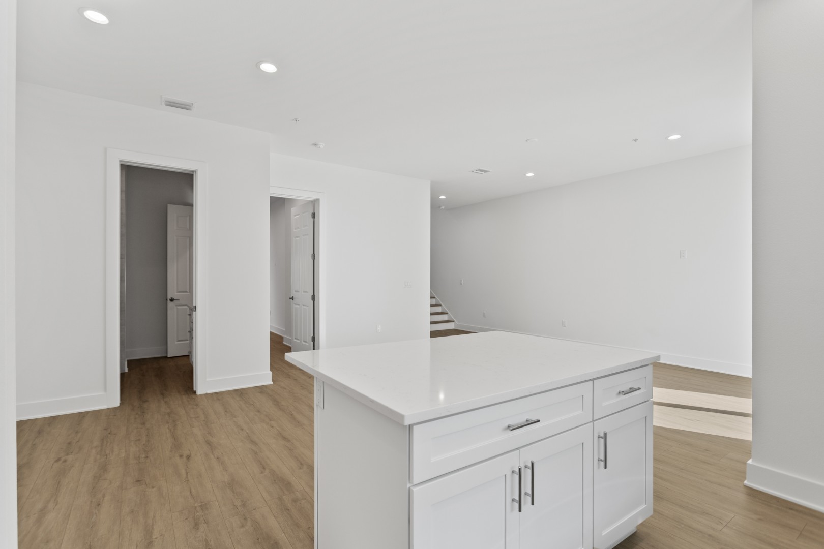 Madeira Beach, Florida, 33708, United States, 5 Bedrooms Bedrooms, ,4 BathroomsBathrooms,Residential,For Sale,1810583