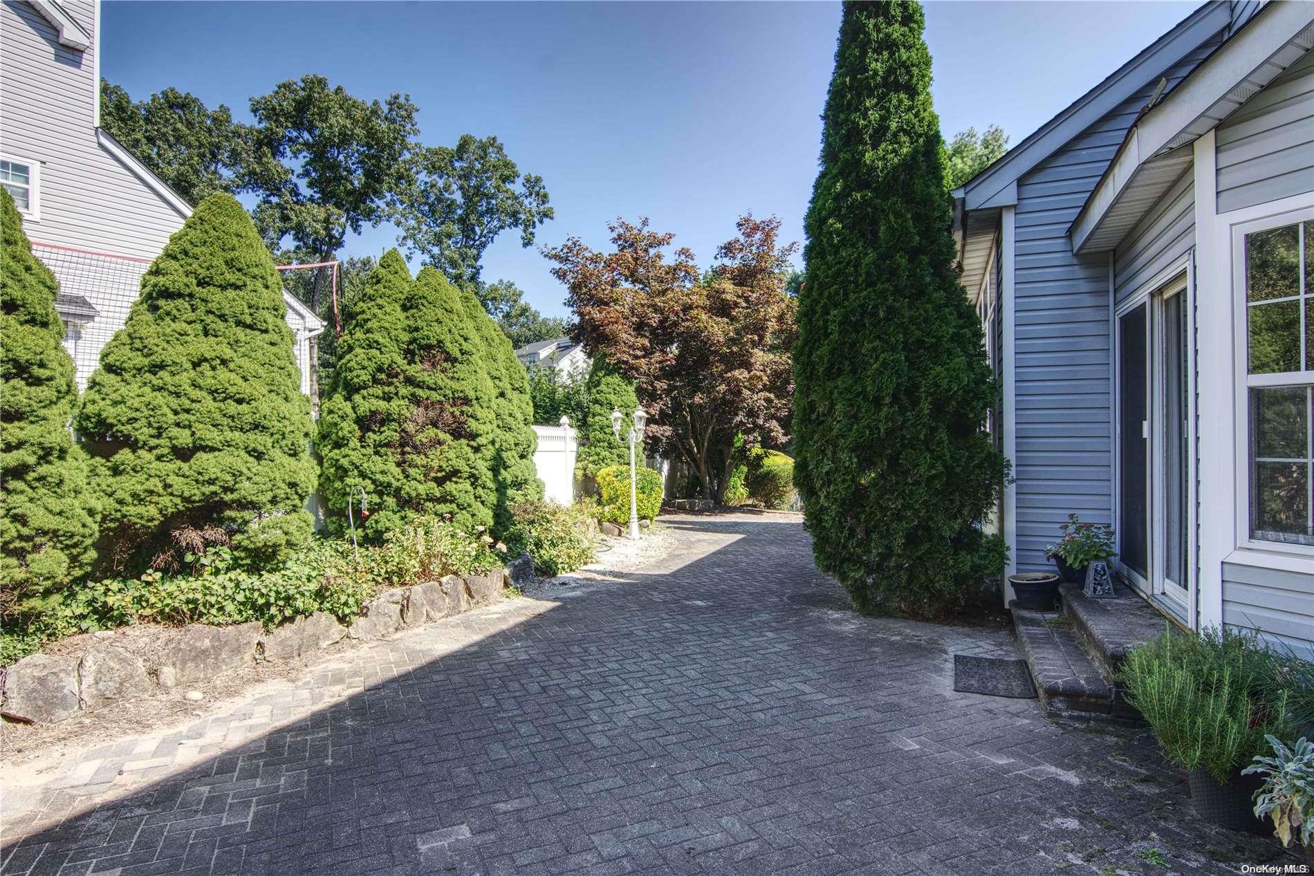 Smithtown, New York, 11787, United States, 4 Bedrooms Bedrooms, ,3 BathroomsBathrooms,Residential,For Sale,1728654
