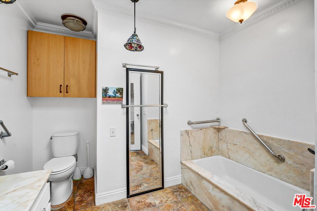 Los Angeles, California, 90035, United States, 1 Bedroom Bedrooms, ,2 BathroomsBathrooms,Residential,For Sale,1918607