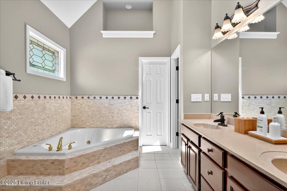 Louisville, Kentucky, 40214, United States, 4 Bedrooms Bedrooms, ,4 BathroomsBathrooms,Residential,For Sale,1911574