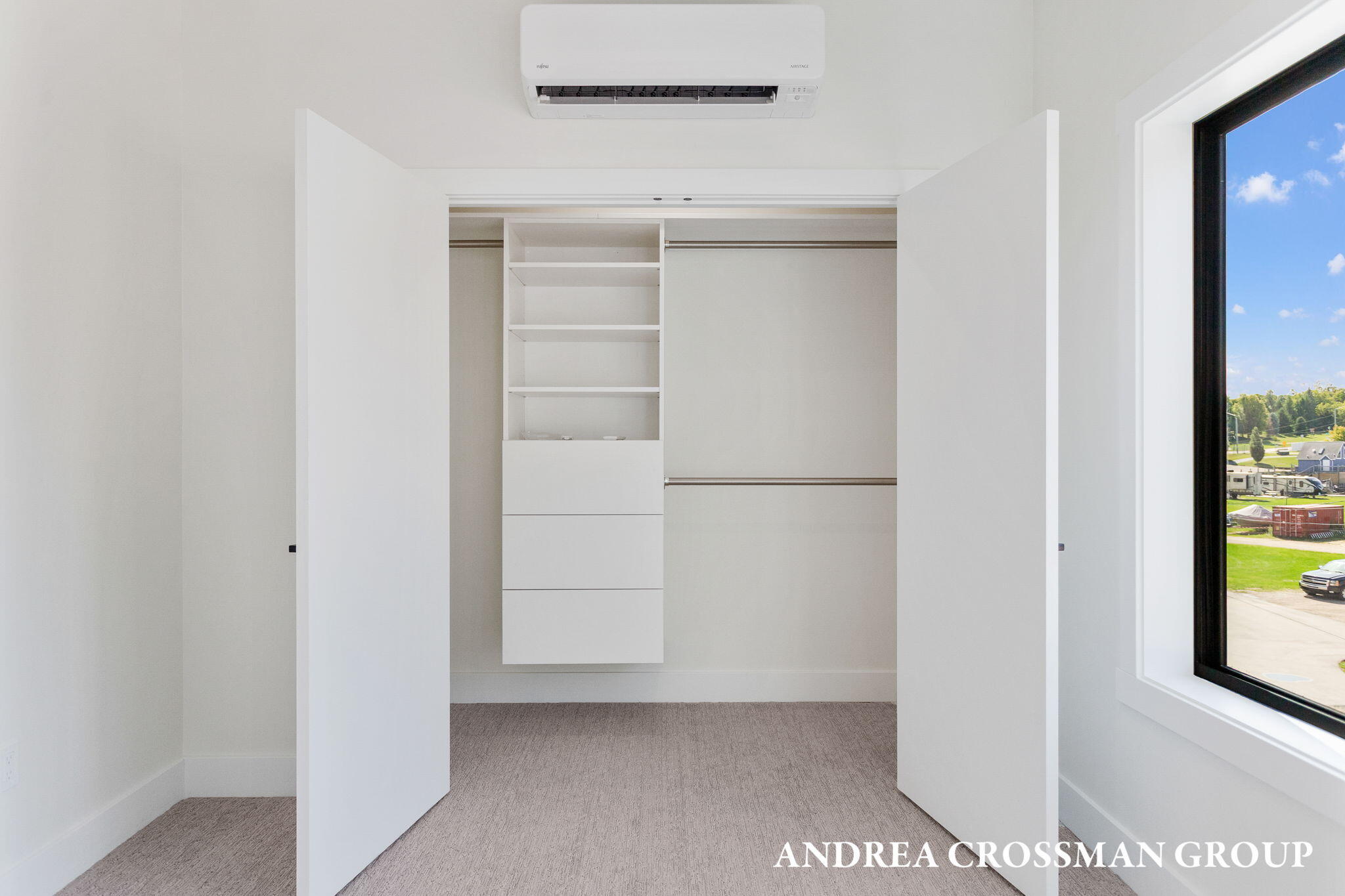 South Haven, Michigan, 49090, United States, 3 Bedrooms Bedrooms, ,3 BathroomsBathrooms,Residential,For Sale,1987692