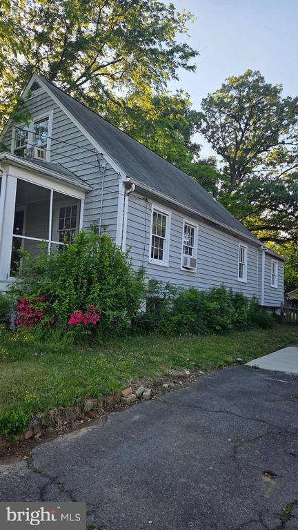 Arlington, Virginia, 22205, United States, 2 Bedrooms Bedrooms, ,2 BathroomsBathrooms,Residential,For Sale,2044795