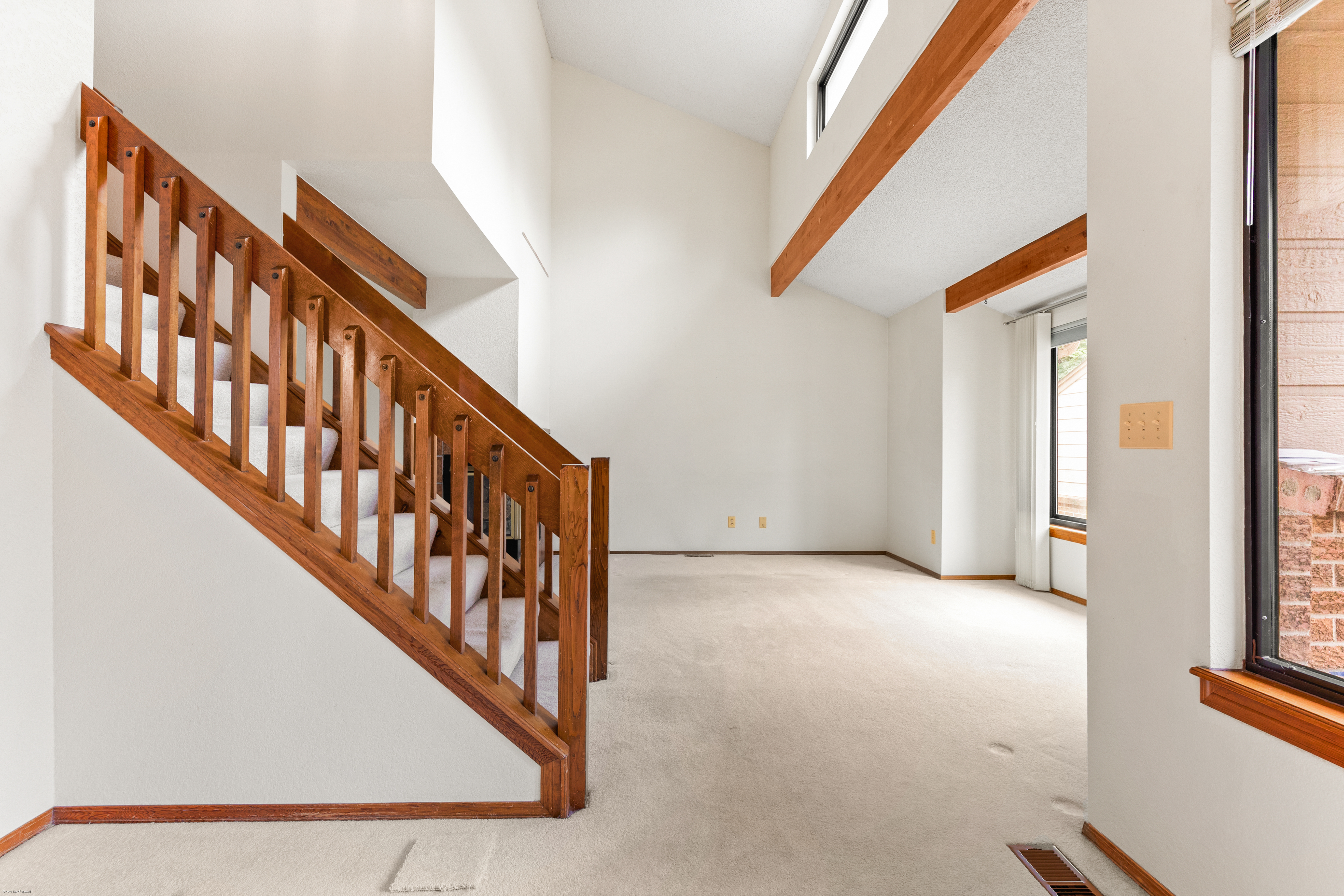  Golden Living in an End-Unit Townhome - 物件實景