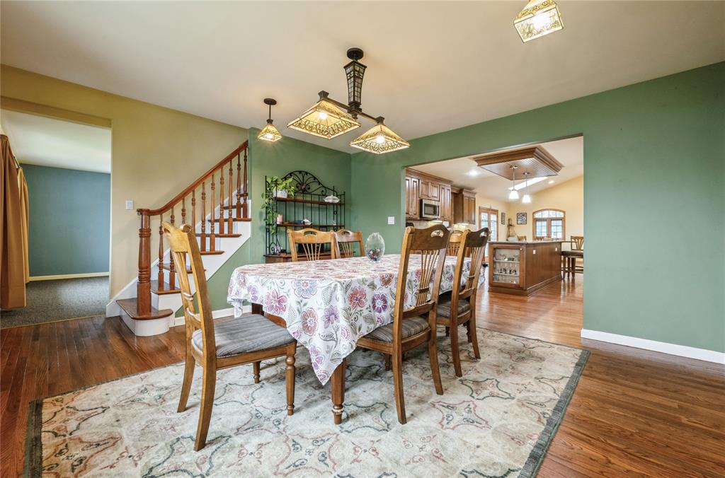 Hicksville, New York, 11801, United States, 4 Bedrooms Bedrooms, ,3 BathroomsBathrooms,Residential,For Sale,1835516