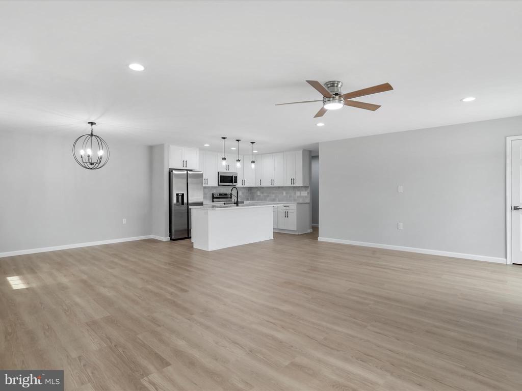 Woodstock, Virginia, 22664, United States, 5 Bedrooms Bedrooms, ,3 BathroomsBathrooms,Residential,For Sale,1982458