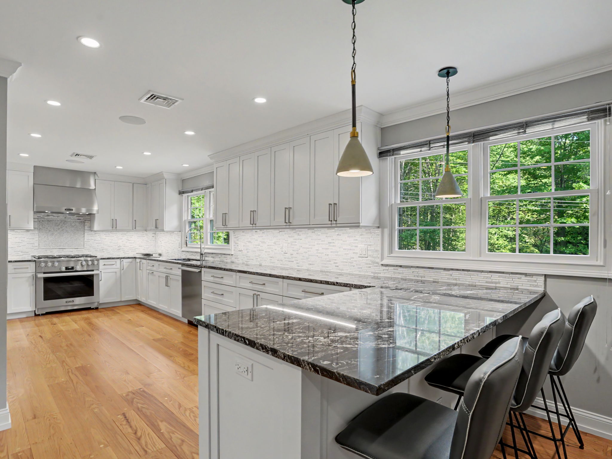  Turn-Key North Stamford Ranch with Private Pond Views - 物件實景