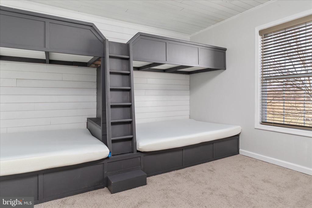 Winchester, Virginia, 22602, United States, 5 Bedrooms Bedrooms, ,5 BathroomsBathrooms,Residential,For Sale,2005998