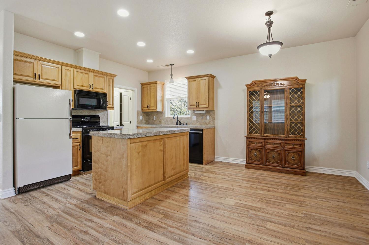 Roseville, California, 95747, United States, 4 Bedrooms Bedrooms, ,4 BathroomsBathrooms,Residential,For Sale,1988108