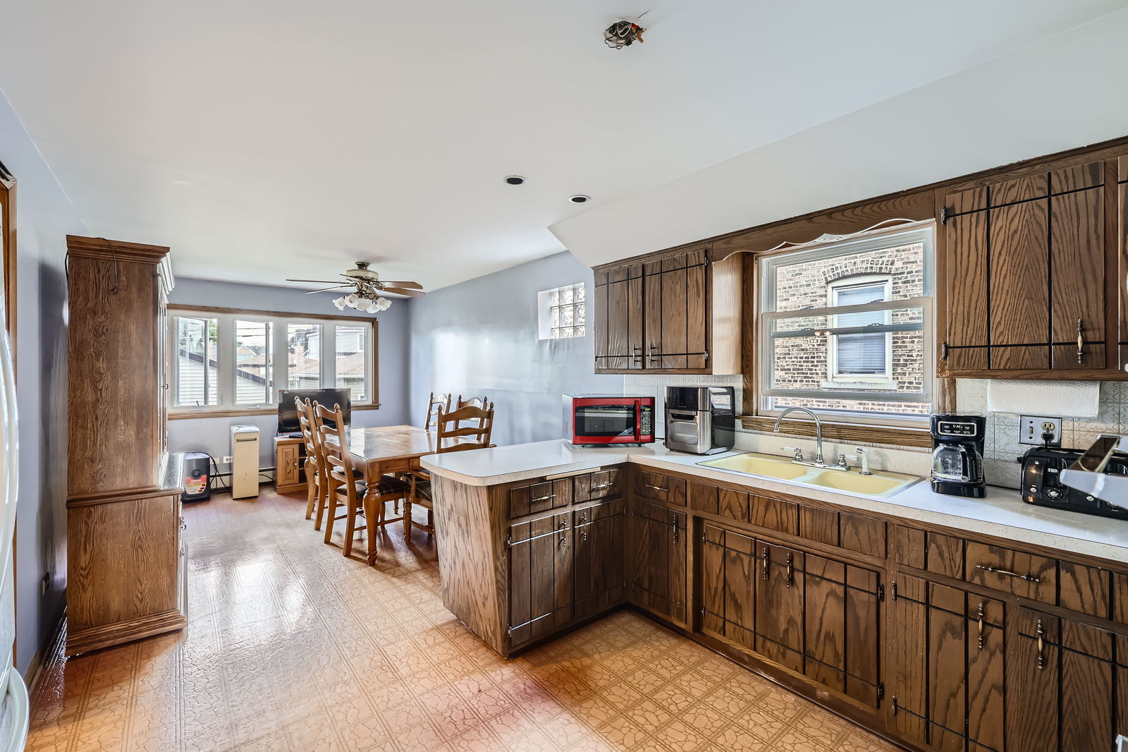 Chicago, Illinois, 60638, United States, 5 Bedrooms Bedrooms, ,Residential,For Sale,1878151