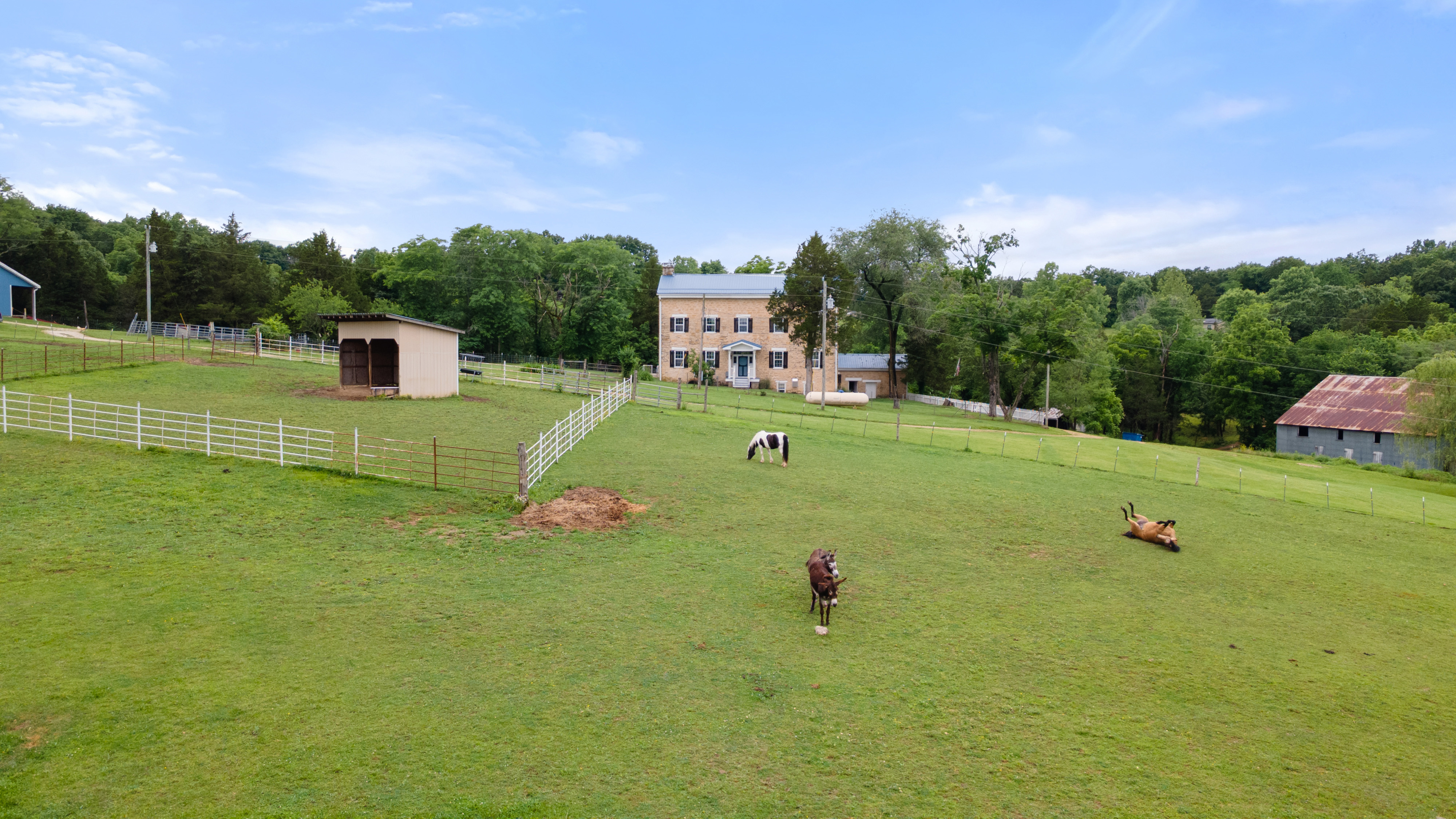  Built In 1851, 4-Story Limestone Federal-Style Home On Over 17 Acres - 物件實景