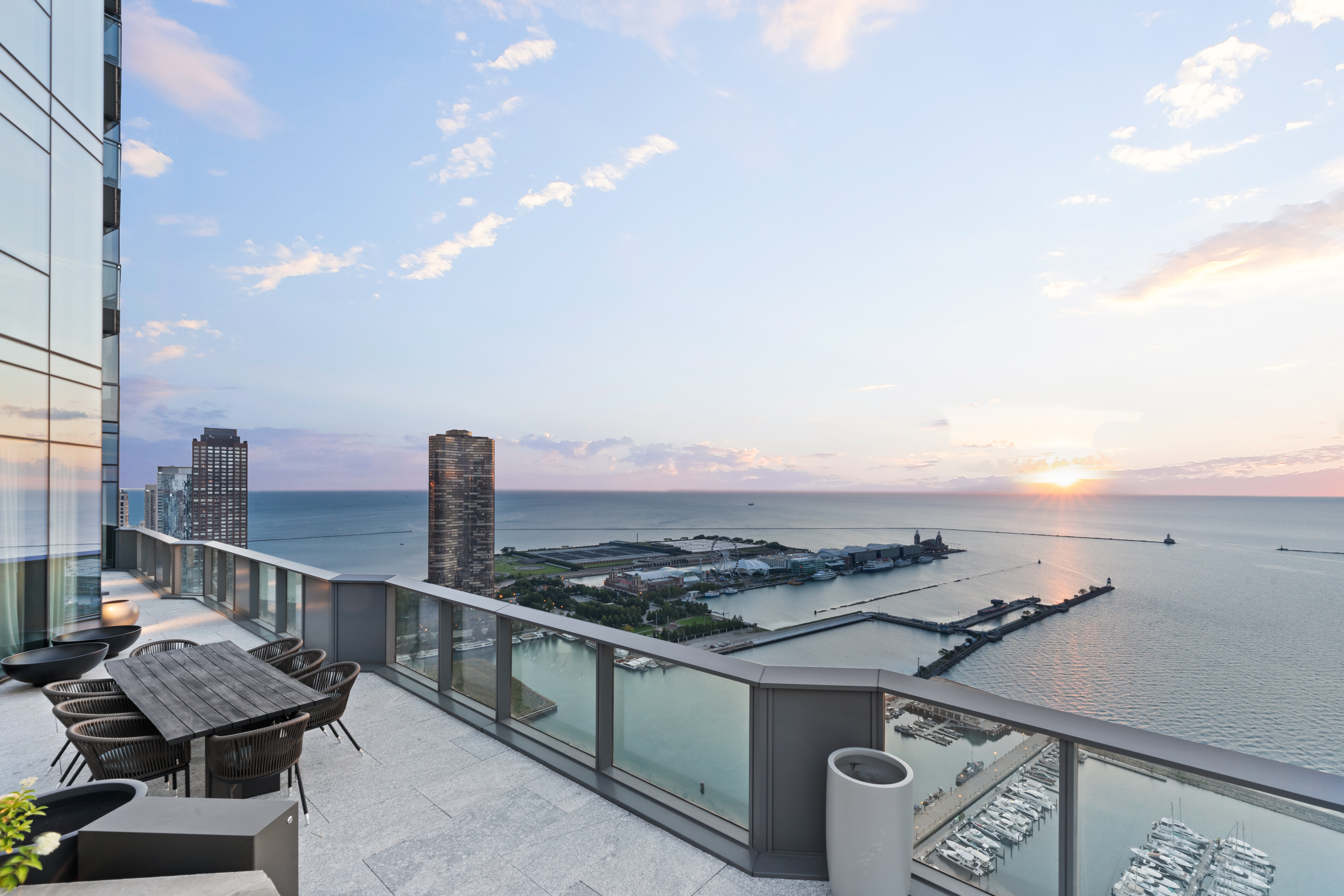  Experience Luxury Resort-style Lakefront Living at Cirrus - 物件實景