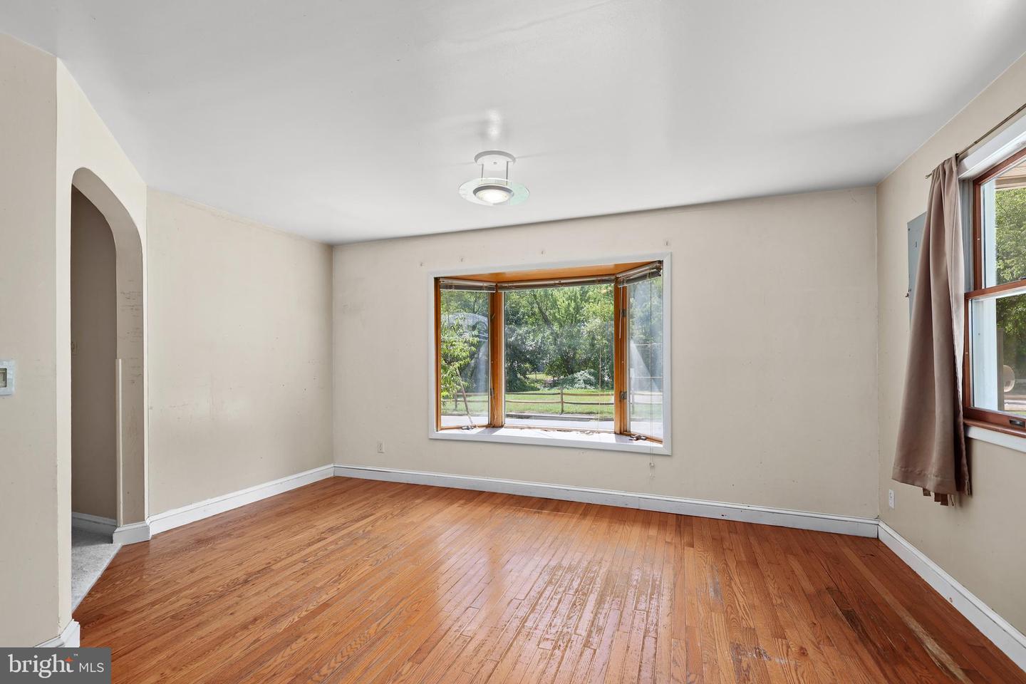 Falls Church, Virginia, 22042, United States, 5 Bedrooms Bedrooms, ,2 BathroomsBathrooms,Residential,For Sale,1932563