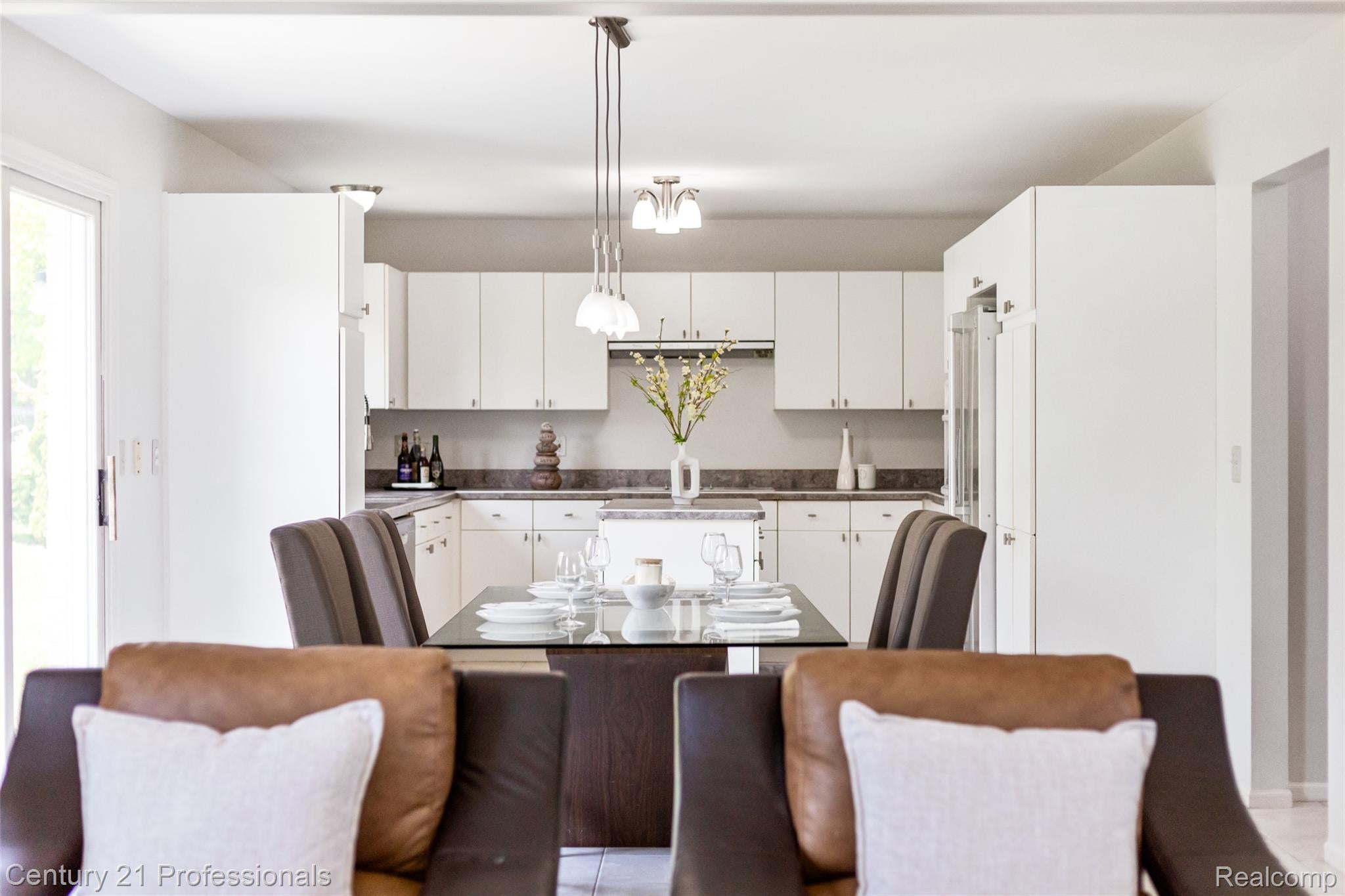 LakeOrion, Michigan, 48359, United States, 4 Bedrooms Bedrooms, ,3 BathroomsBathrooms,Residential,For Sale,1973715