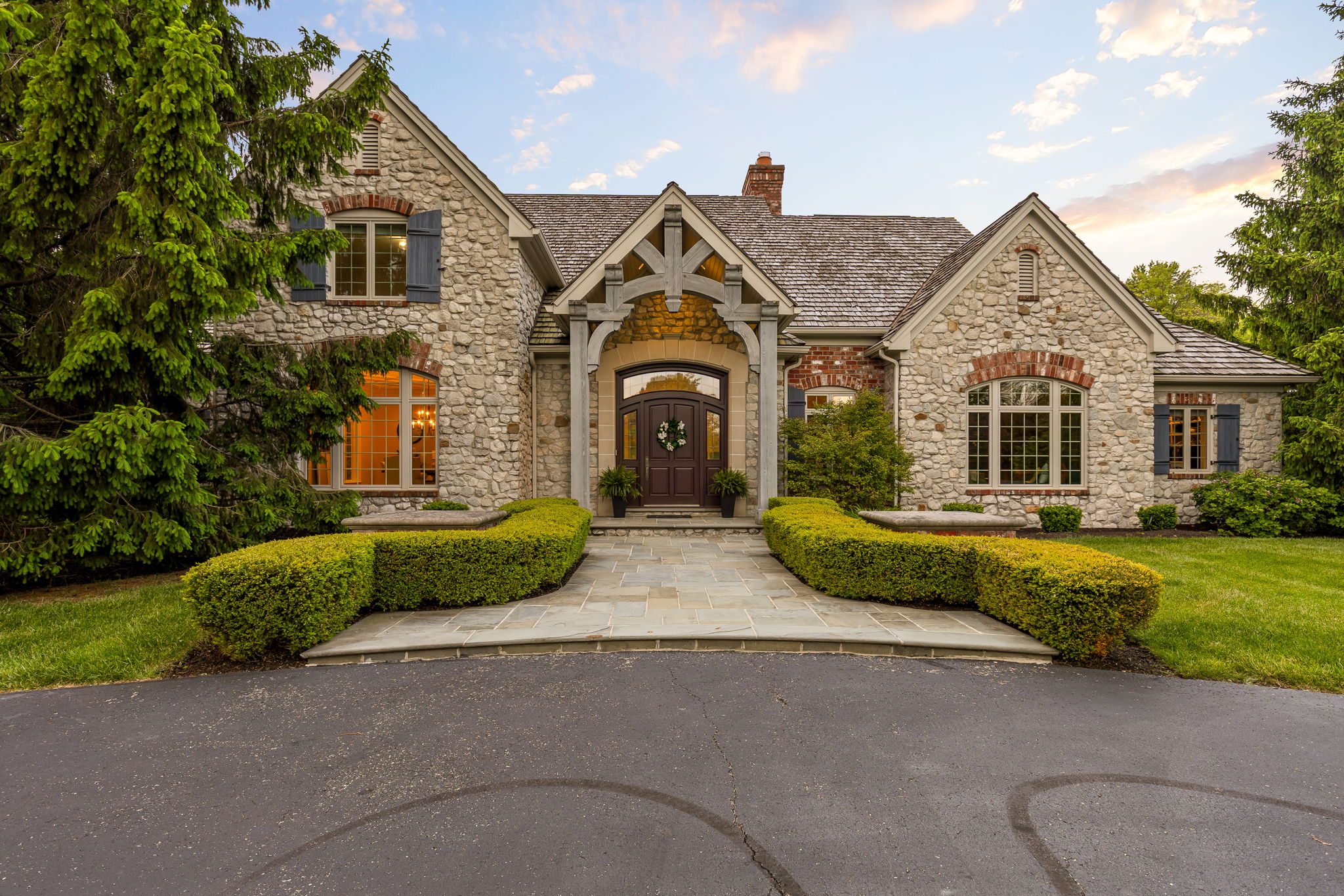  Signature Estate Set on More than 2 Acres in Desirable Zionsville Neighborhood - 物件實景