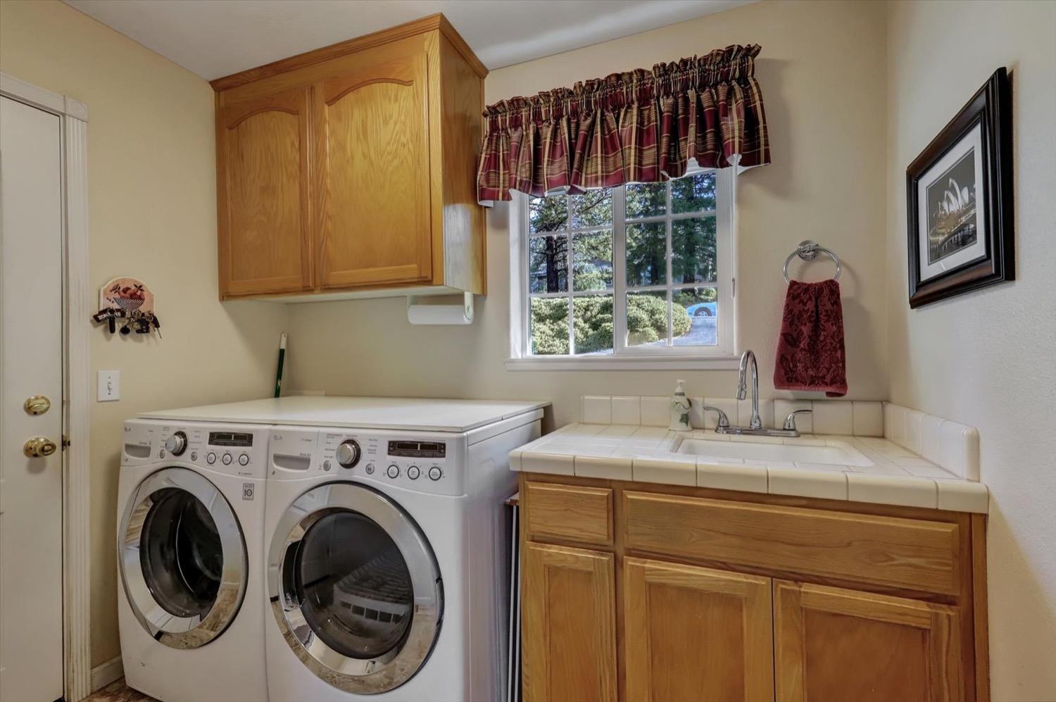 Grass Valley, California, 95949, United States, 3 Bedrooms Bedrooms, ,3 BathroomsBathrooms,Residential,For Sale,1840908