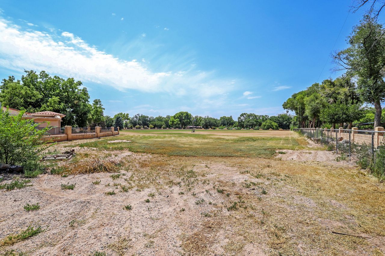 Los Ranchos, New Mexico, 87107, United States, 5 Bedrooms Bedrooms, ,5 BathroomsBathrooms,Residential,For Sale,1900994