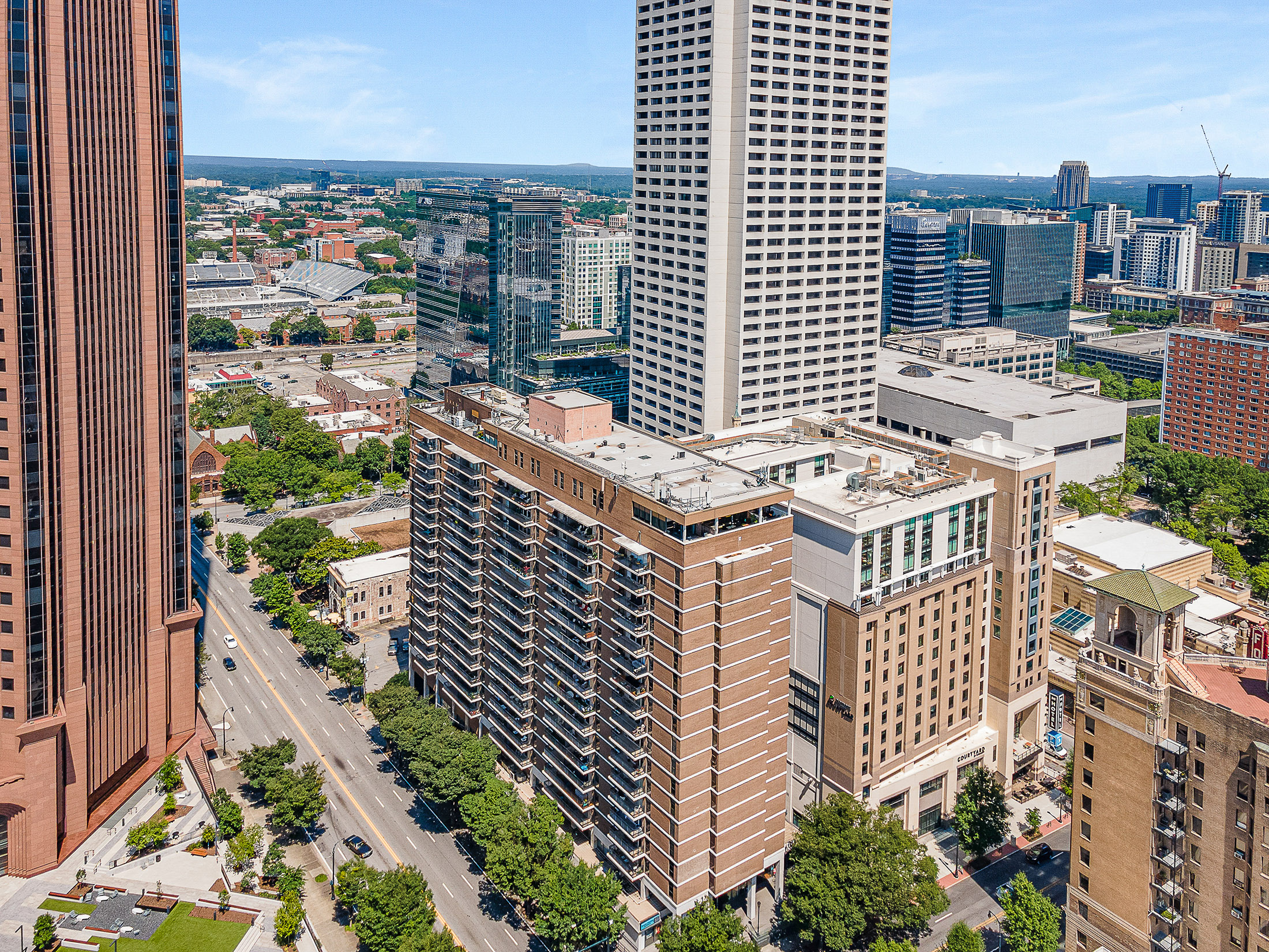 Top Floor Living, Sweeping City Views and Midtown at Your Doorstep - 物件實景