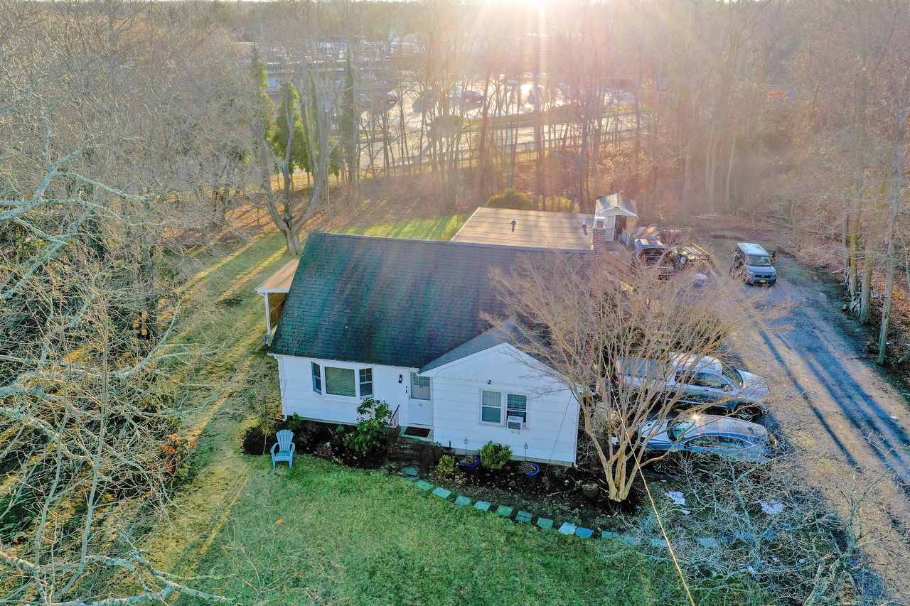 Eastport, New York, 11941, United States, 3 Bedrooms Bedrooms, ,3 BathroomsBathrooms,Residential,For Sale,2008841