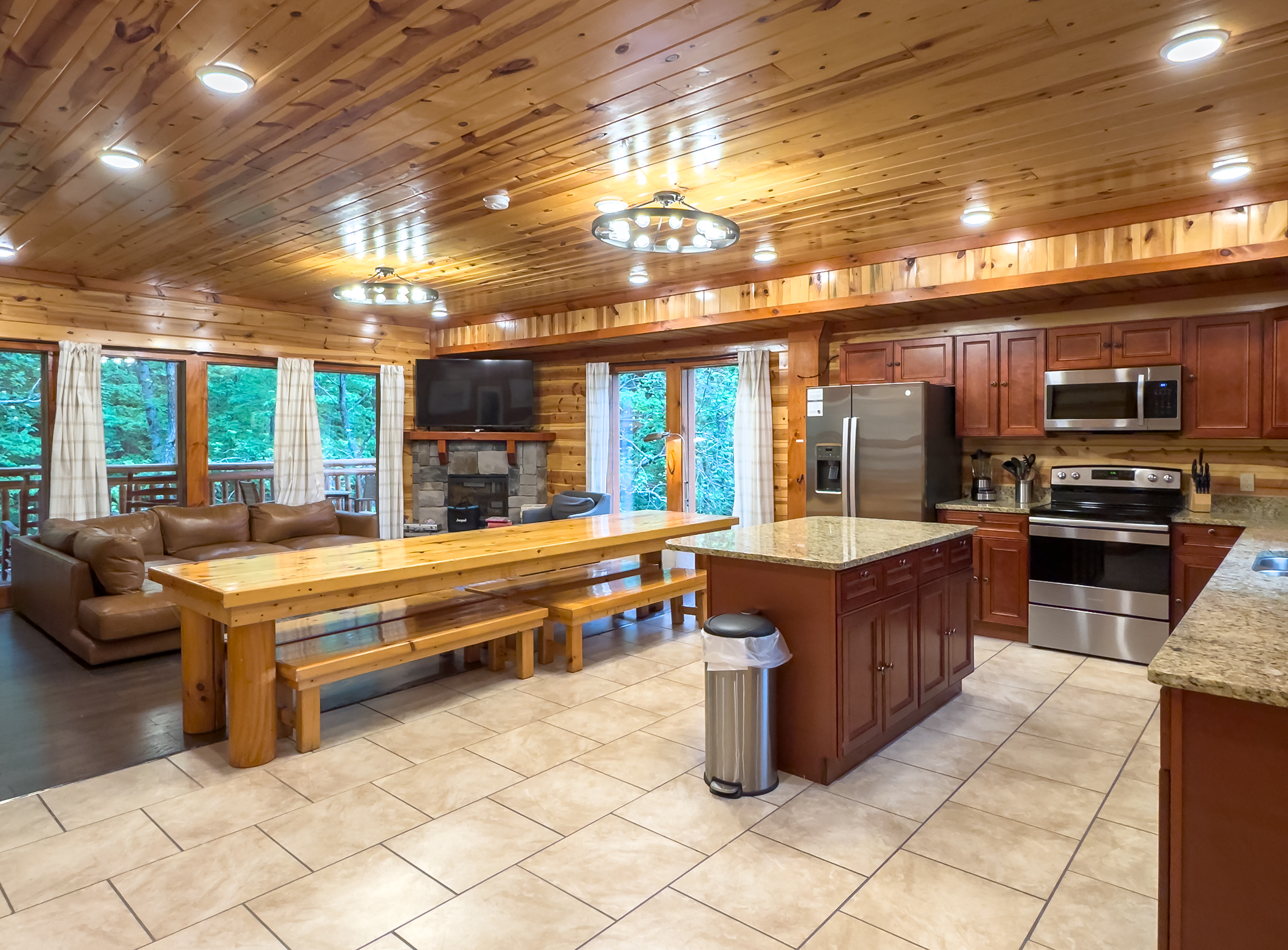 Sevierville, Tennessee, 37862, United States, 6 Bedrooms Bedrooms, ,7 BathroomsBathrooms,Residential,For Sale,1798325