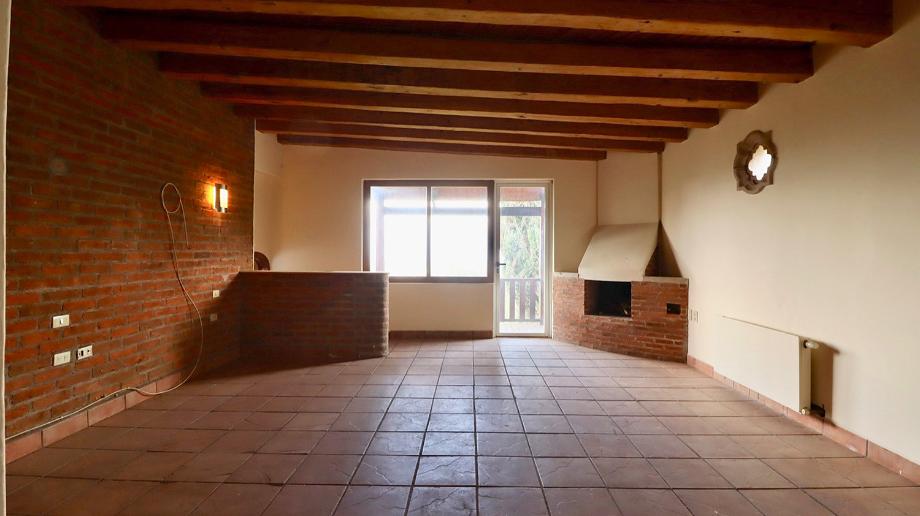 Pátzcuaro, Michoacán de Ocampo, 61608, Mexico, 4 Bedrooms Bedrooms, ,3 BathroomsBathrooms,Residential,For Sale,1917214