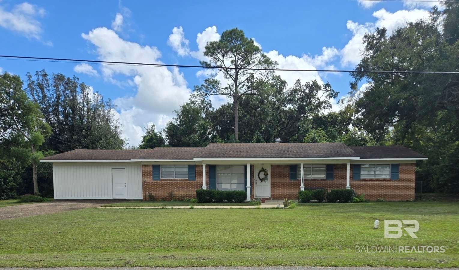 Berry Ave, Foley, AL 36535