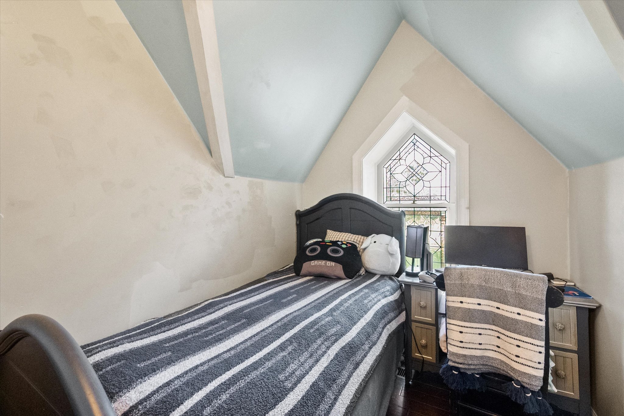 Shelbyville, Kentucky, 40065, United States, 4 Bedrooms Bedrooms, ,3 BathroomsBathrooms,Residential,For Sale,1986481