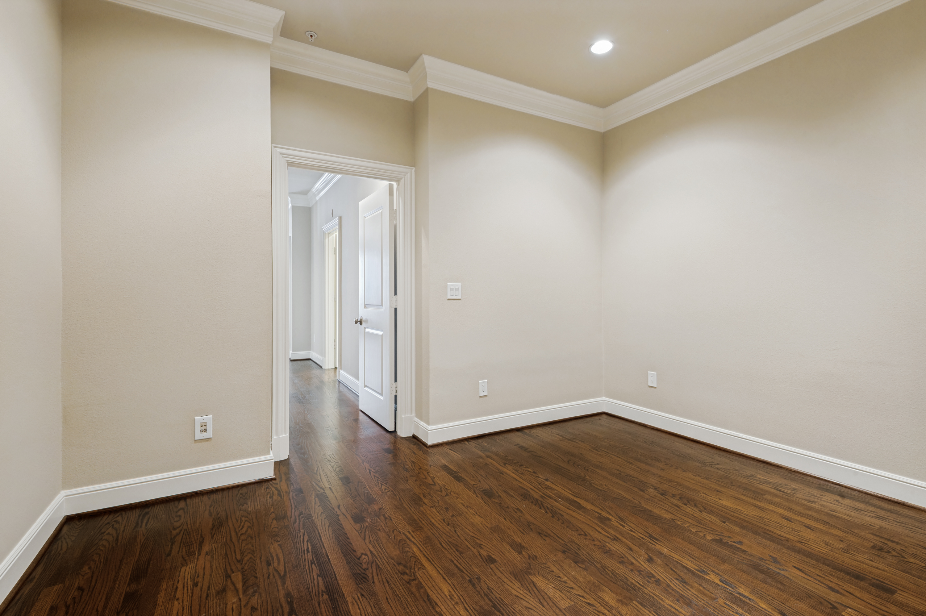  Move right in ... meticulously maintained Midrise in coveted Preston Hollow - 物件實景