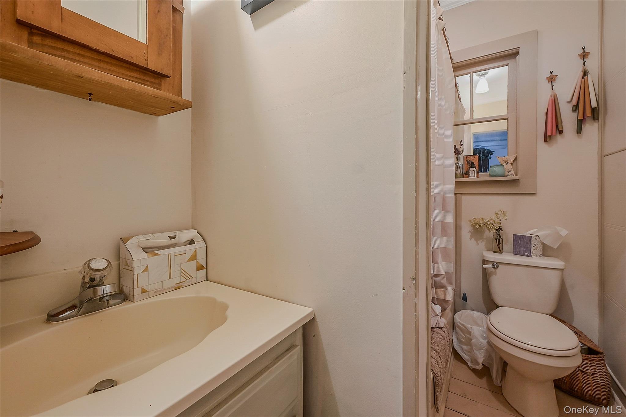 Greenport, New York, 11944, United States, 5 Bedrooms Bedrooms, ,3 BathroomsBathrooms,Residential,For Sale,1994545