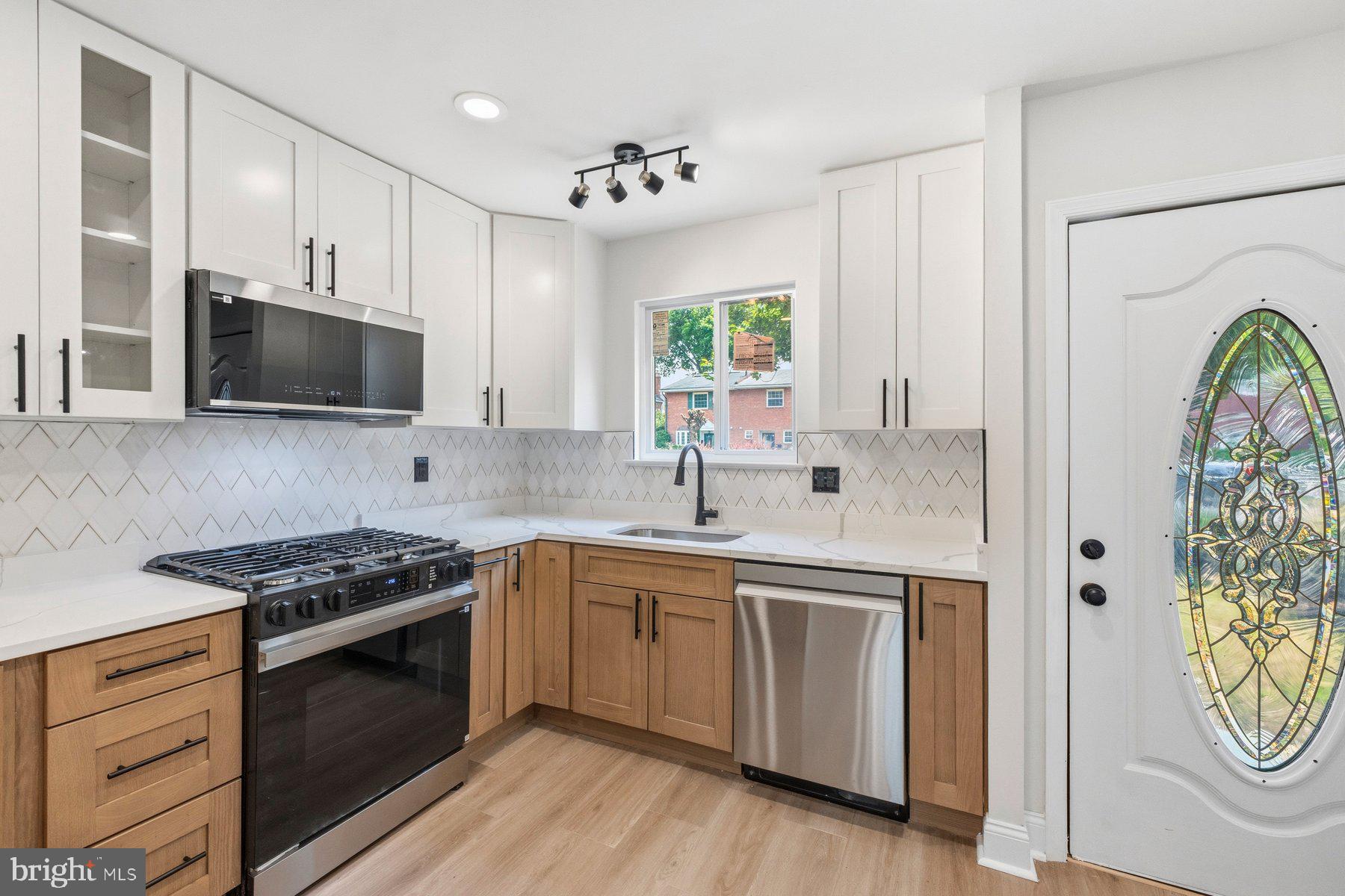 Alexandria, Virginia, 22314, United States, 2 Bedrooms Bedrooms, ,3 BathroomsBathrooms,Residential,For Sale,2049210