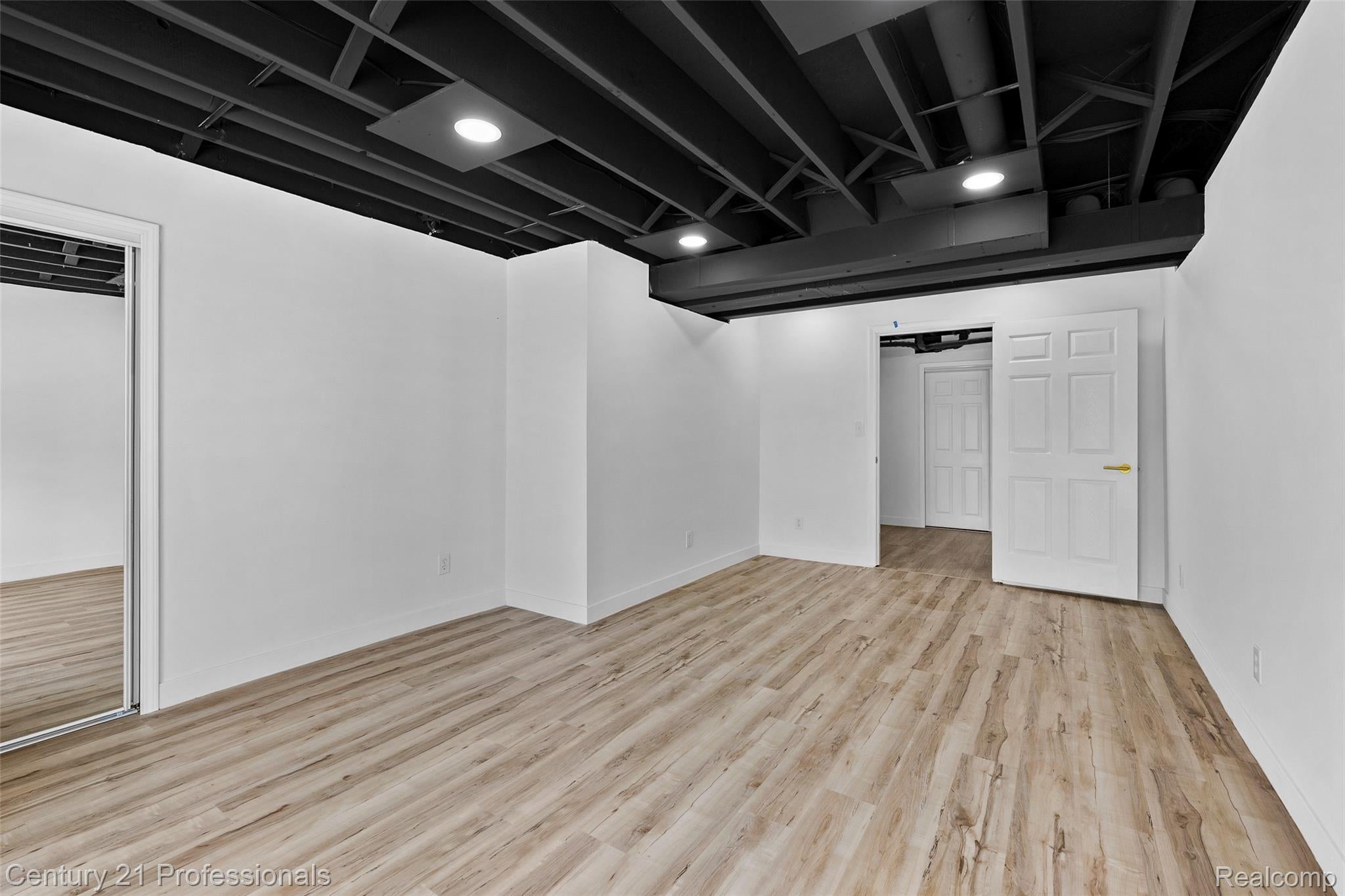 Davisburg, Michigan, 48350, United States, 5 Bedrooms Bedrooms, ,4 BathroomsBathrooms,Residential,For Sale,1982233