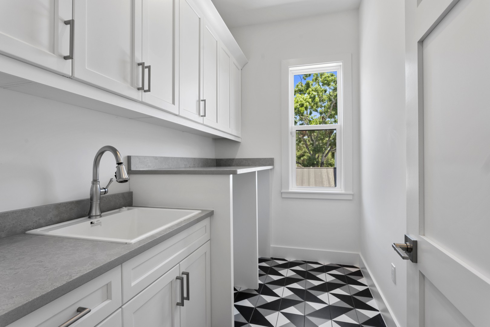 Tampa, Florida, 33611, United States, 6 Bedrooms Bedrooms, ,6 BathroomsBathrooms,Residential,For Sale,1981634