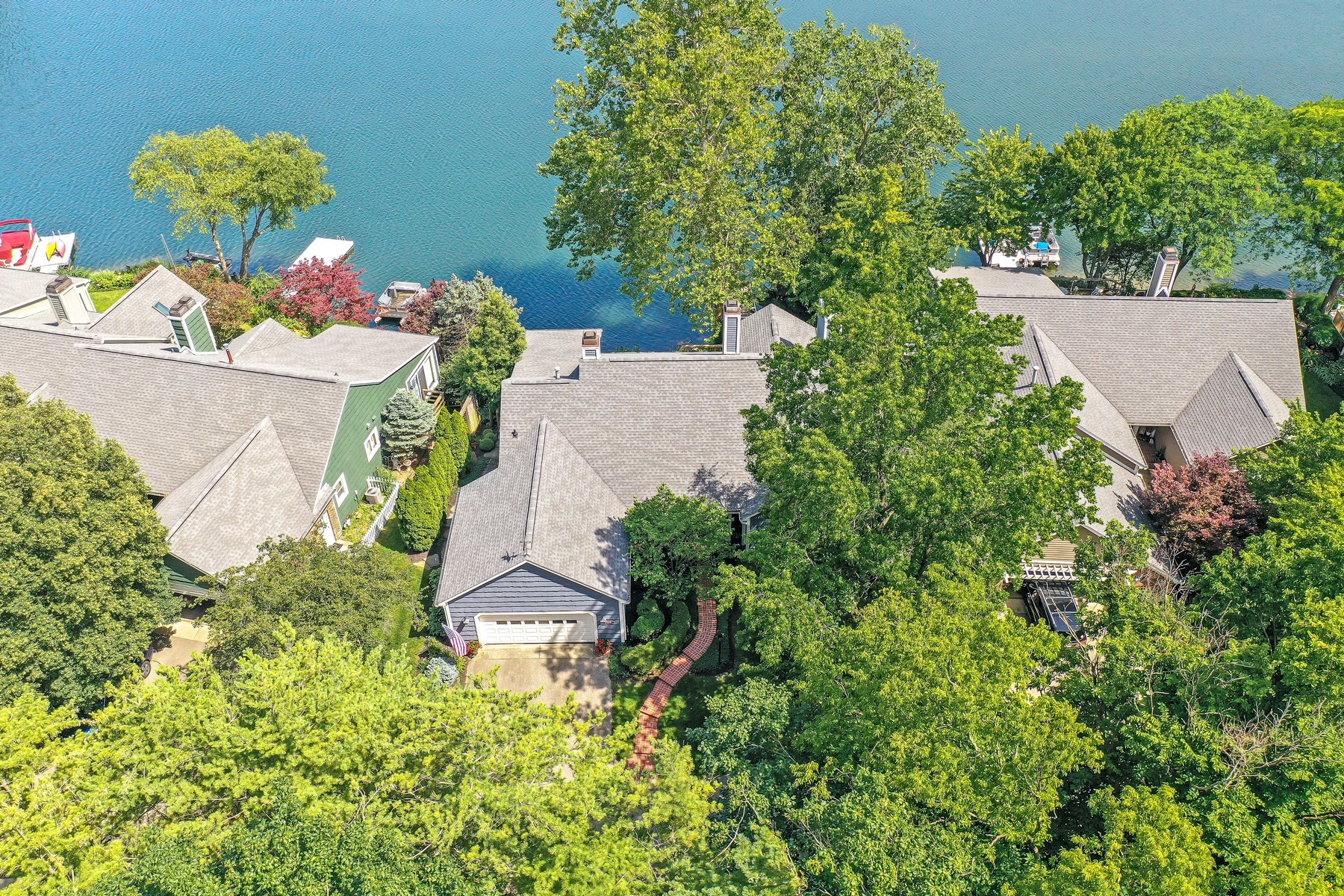  Beautifully Maintained Waterfront Home with Breathtaking Views - 物件實景