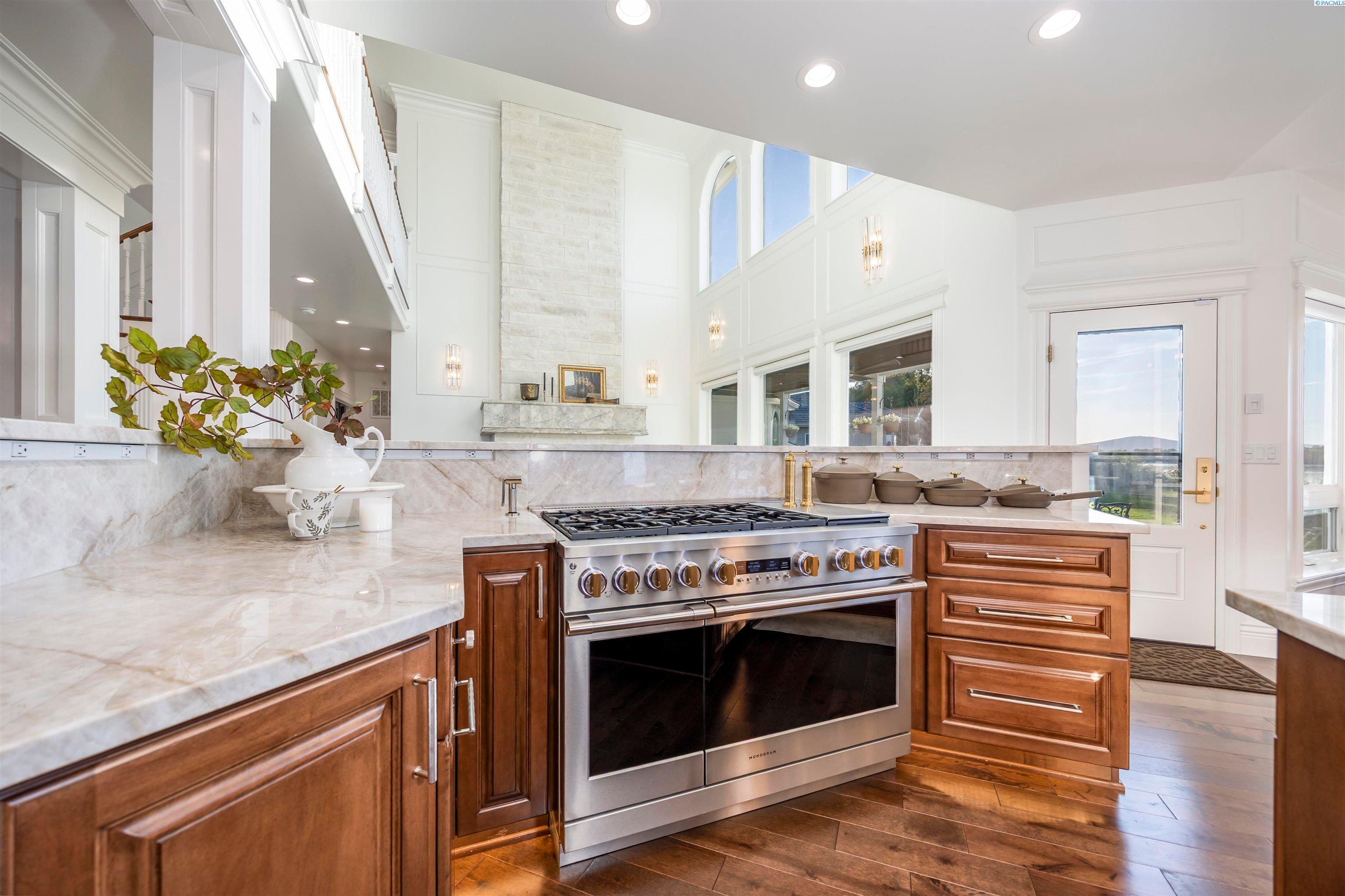 Pasco, Washington, 99301, United States, 4 Bedrooms Bedrooms, ,4 BathroomsBathrooms,Residential,For Sale,1974870