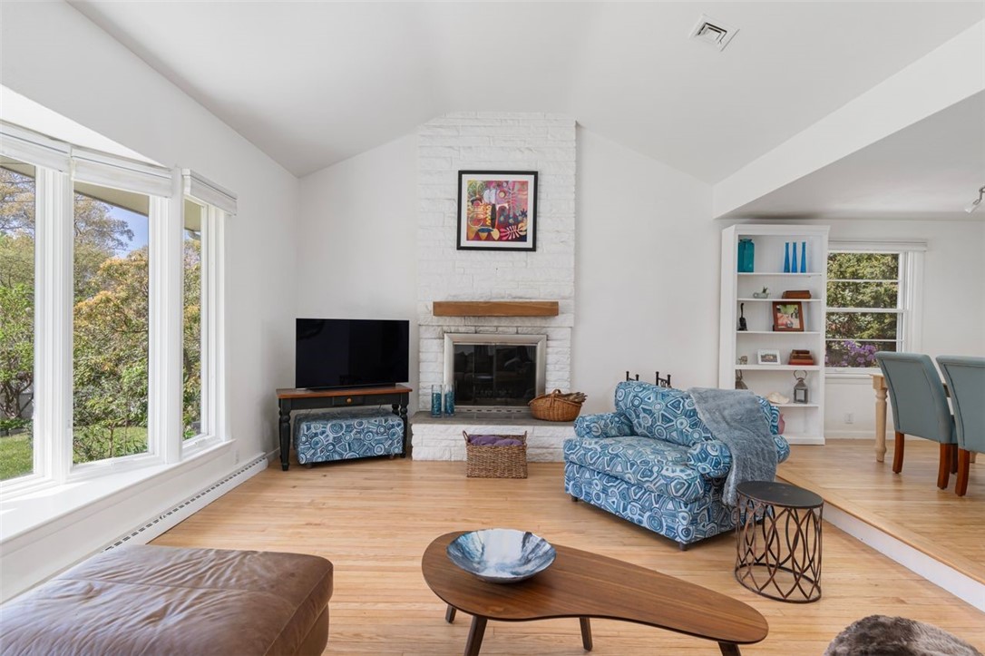 Warwick, Rhode Island, 02886, United States, 4 Bedrooms Bedrooms, ,2 BathroomsBathrooms,Residential,For Sale,1918180