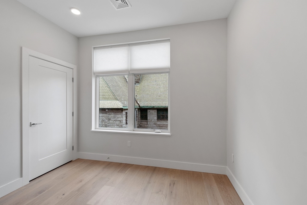 Somerville, Massachusetts, 02143, United States, 2 Bedrooms Bedrooms, ,2 BathroomsBathrooms,Residential,For Sale,1938695